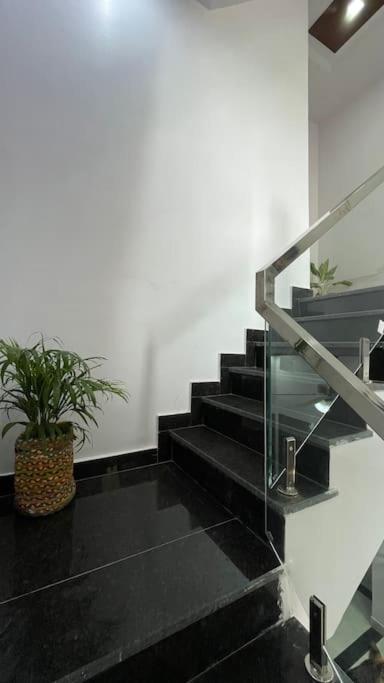 Bark & bash villa house view 3