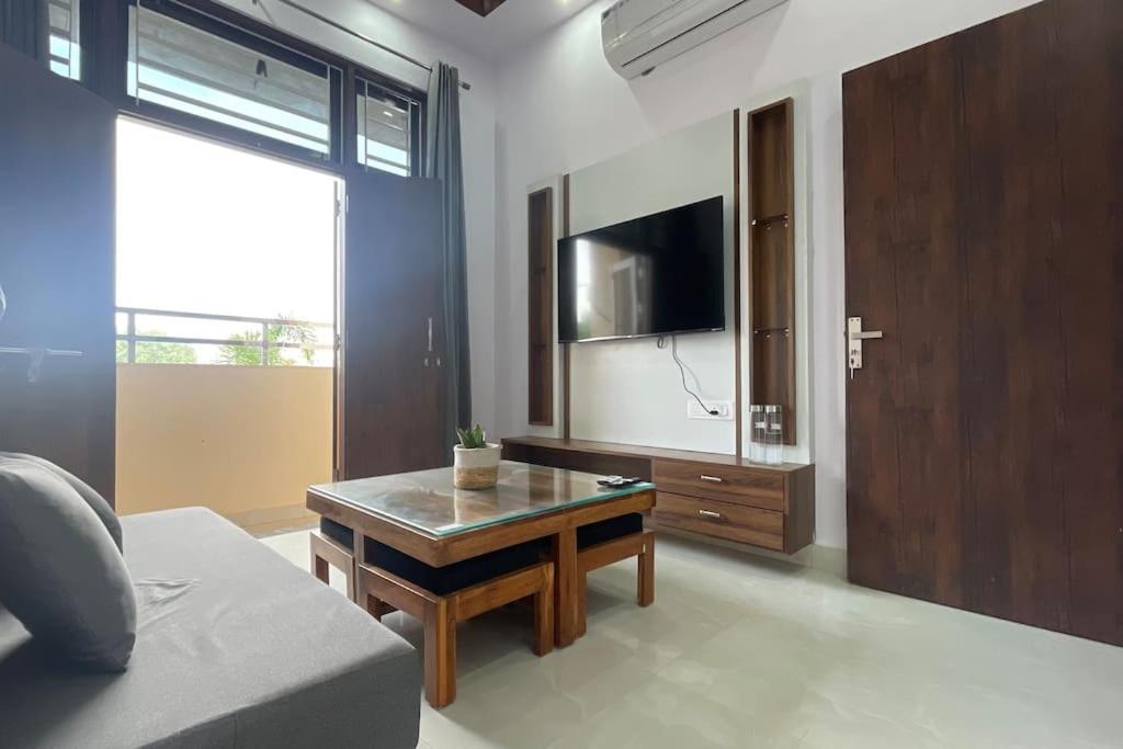 Bark & bash villa house view 4