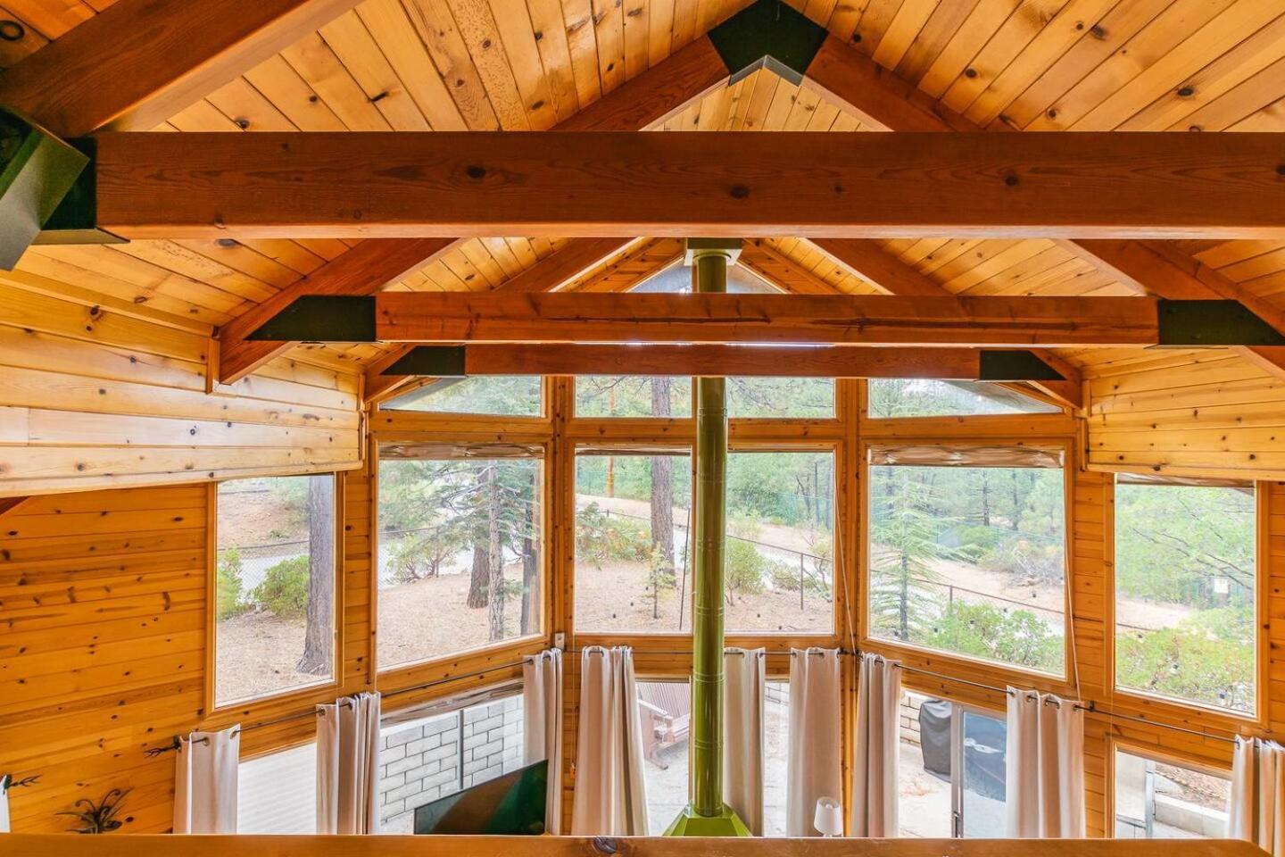 Discover Serenity Cozy Cabin with Mountain Views view 3