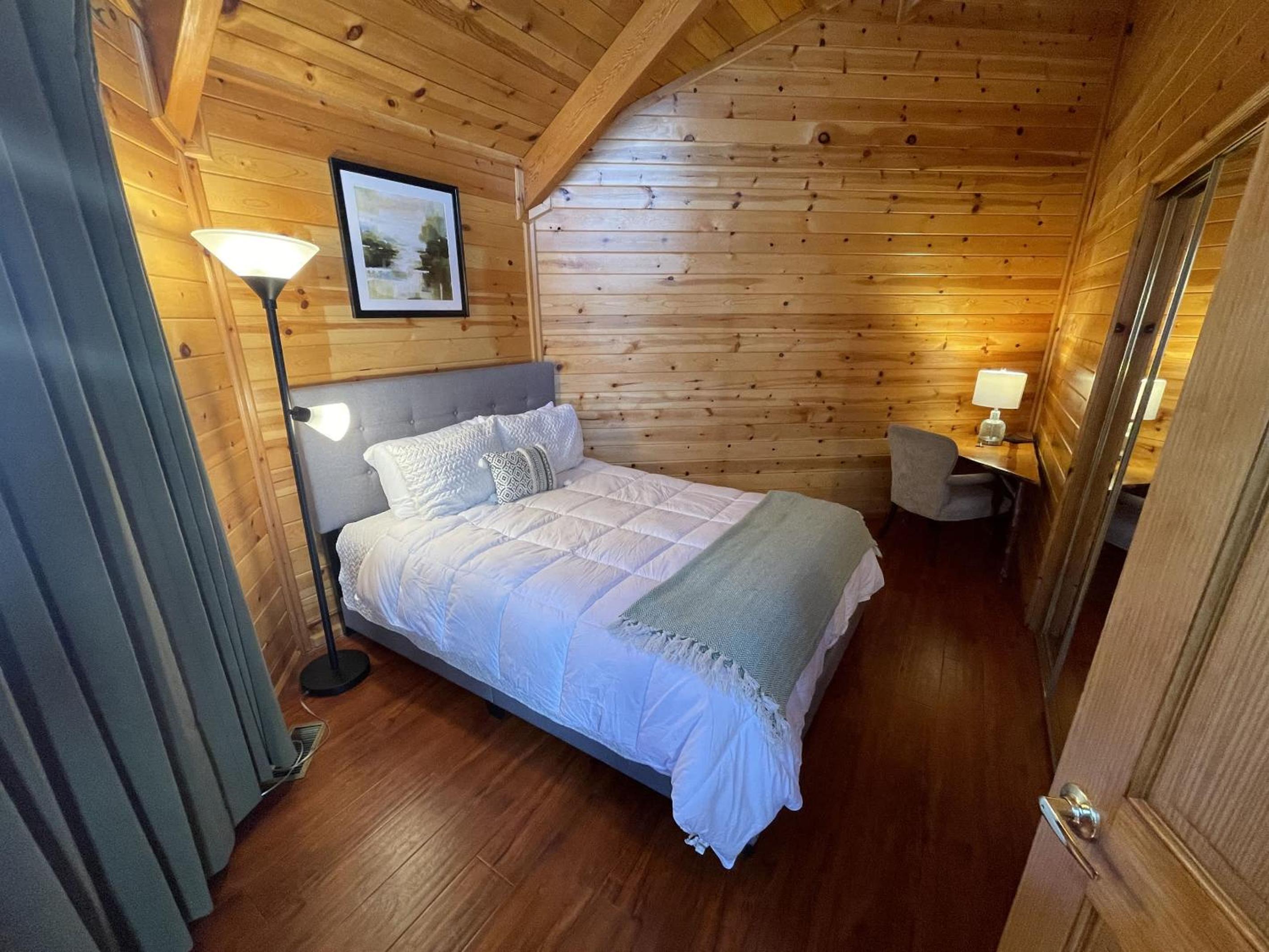 Discover Serenity Cozy Cabin with Mountain Views view 5