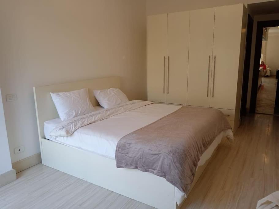 Amazing Apartment in M R G 3