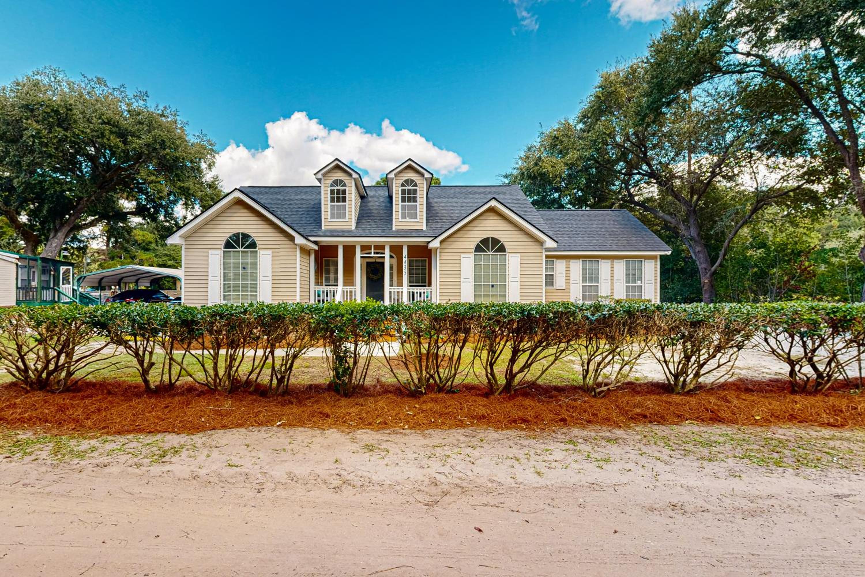Kerrison by Kiawah Home with Deck and Fire Pit