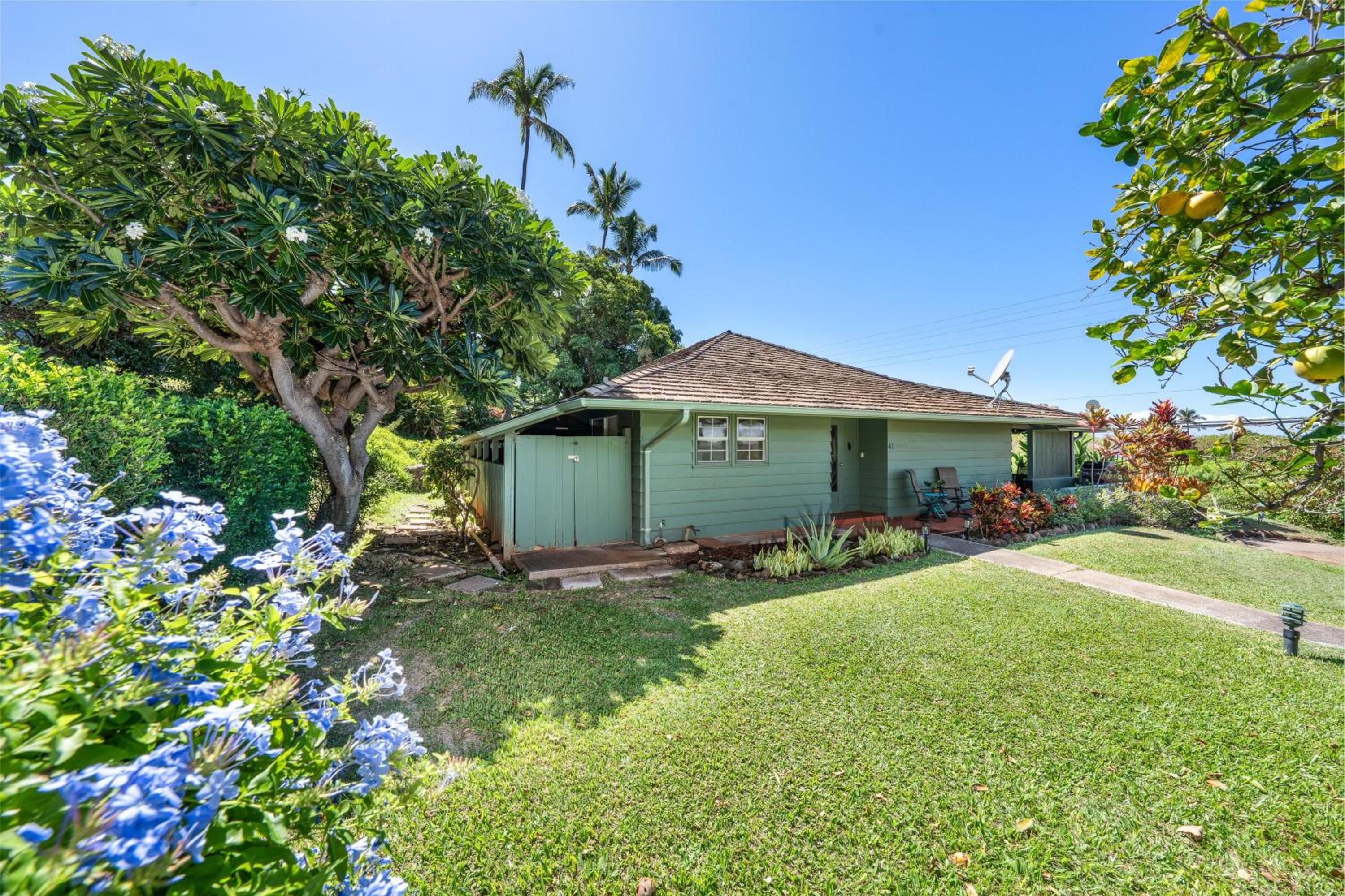 International Colony Club 41 · ICC 41 Remodeled 3BD Cottage w He view 2