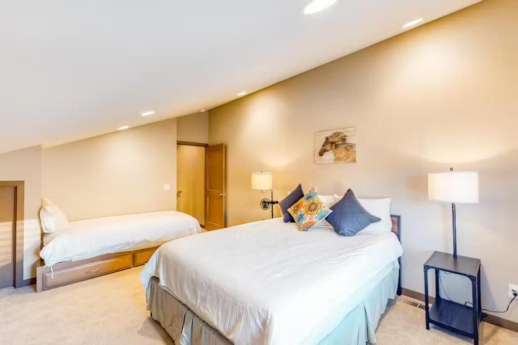 Lake Chelan Shores Condos