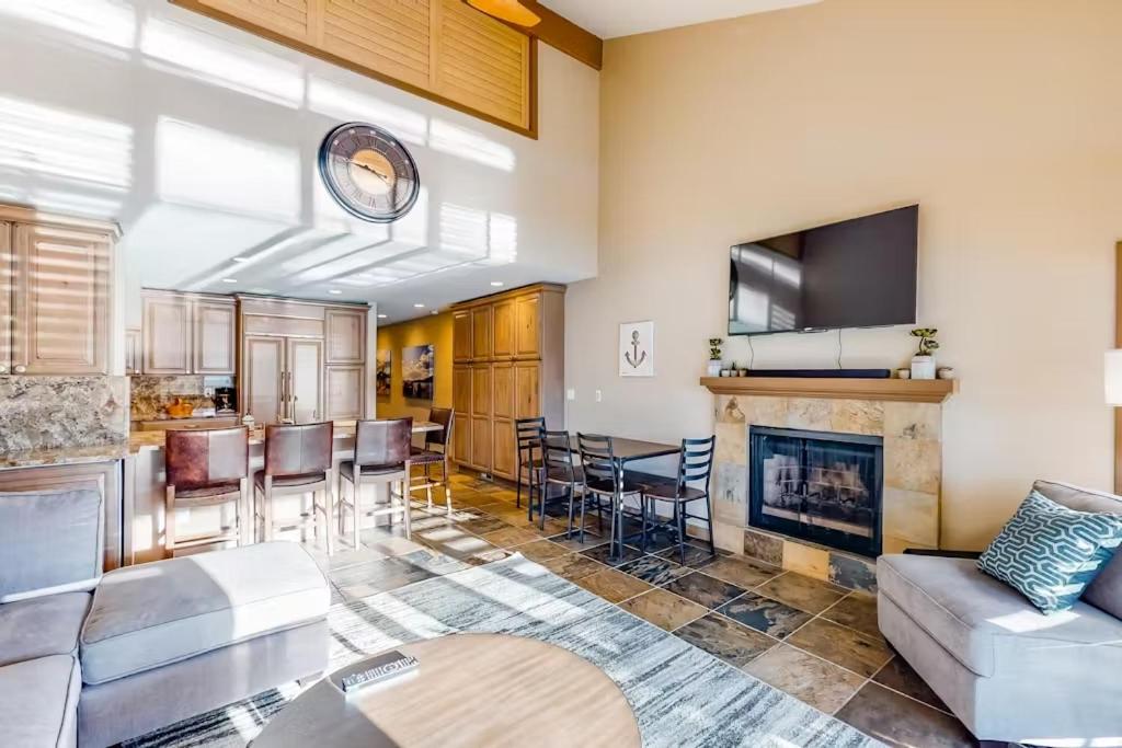 Lake Chelan Shores Condos