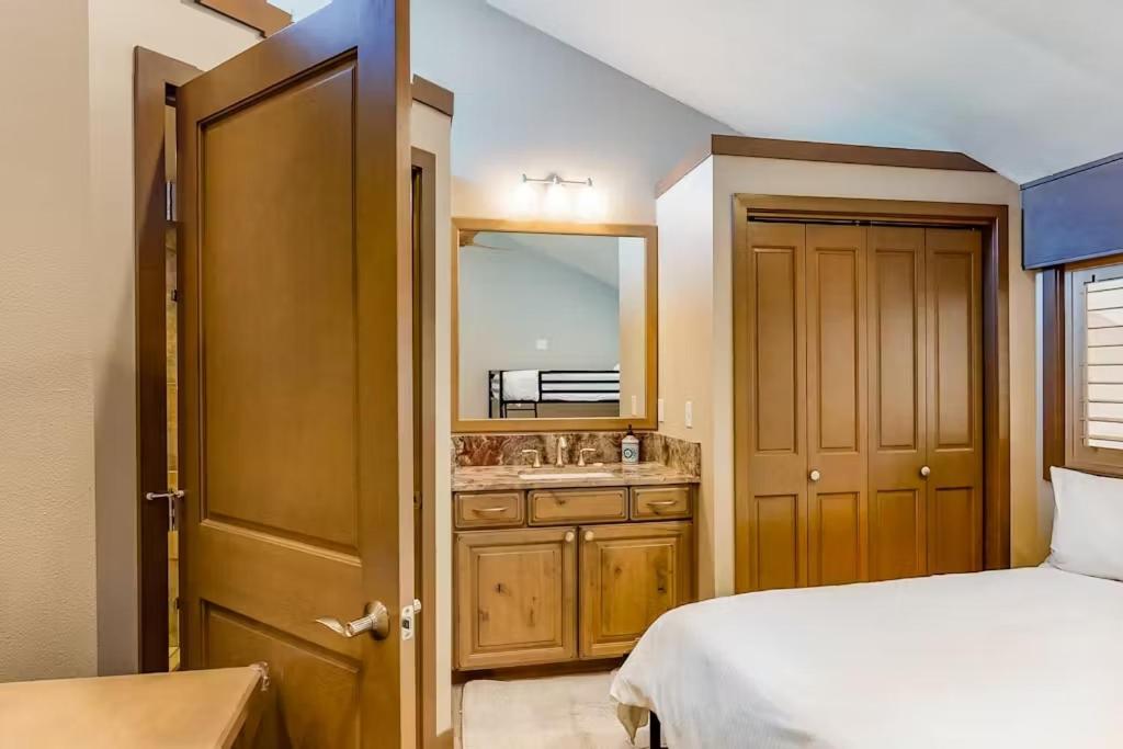 Lake Chelan Shores Condos