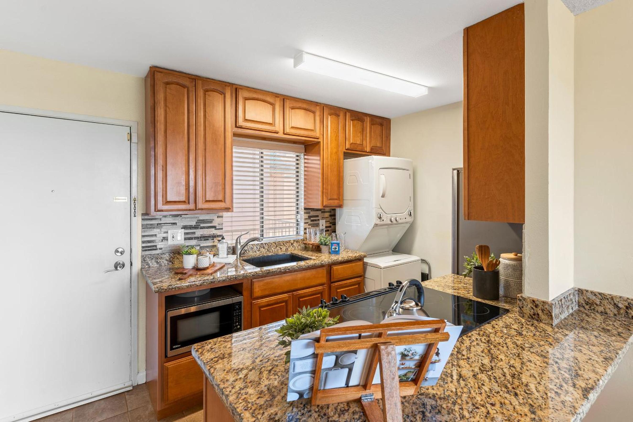 Pacific Shores B-409 - Beautifully Renovated Ocean View, 2 BD / 2 BA, Split AC!