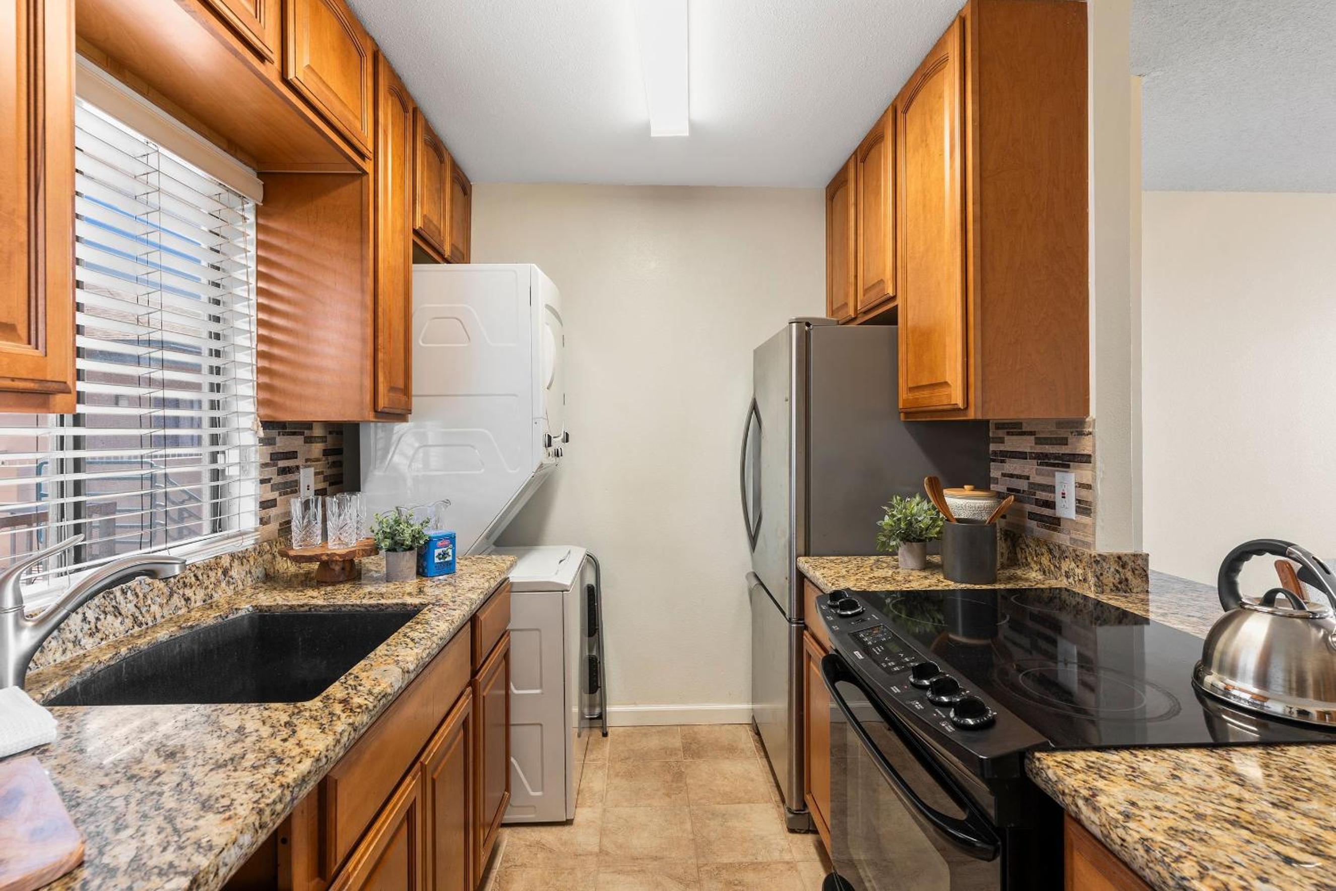 Pacific Shores B-409 - Beautifully Renovated Ocean View, 2 BD / 2 BA, Split AC!