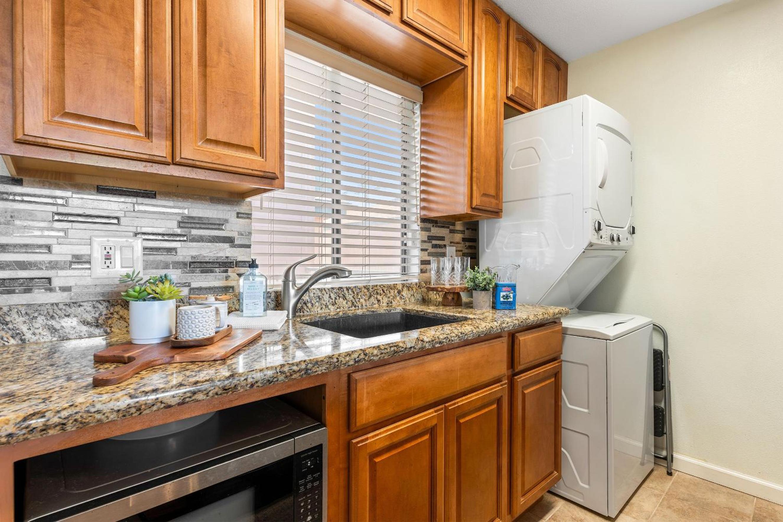Pacific Shores B-409 - Beautifully Renovated Ocean View, 2 BD / 2 BA, Split AC!