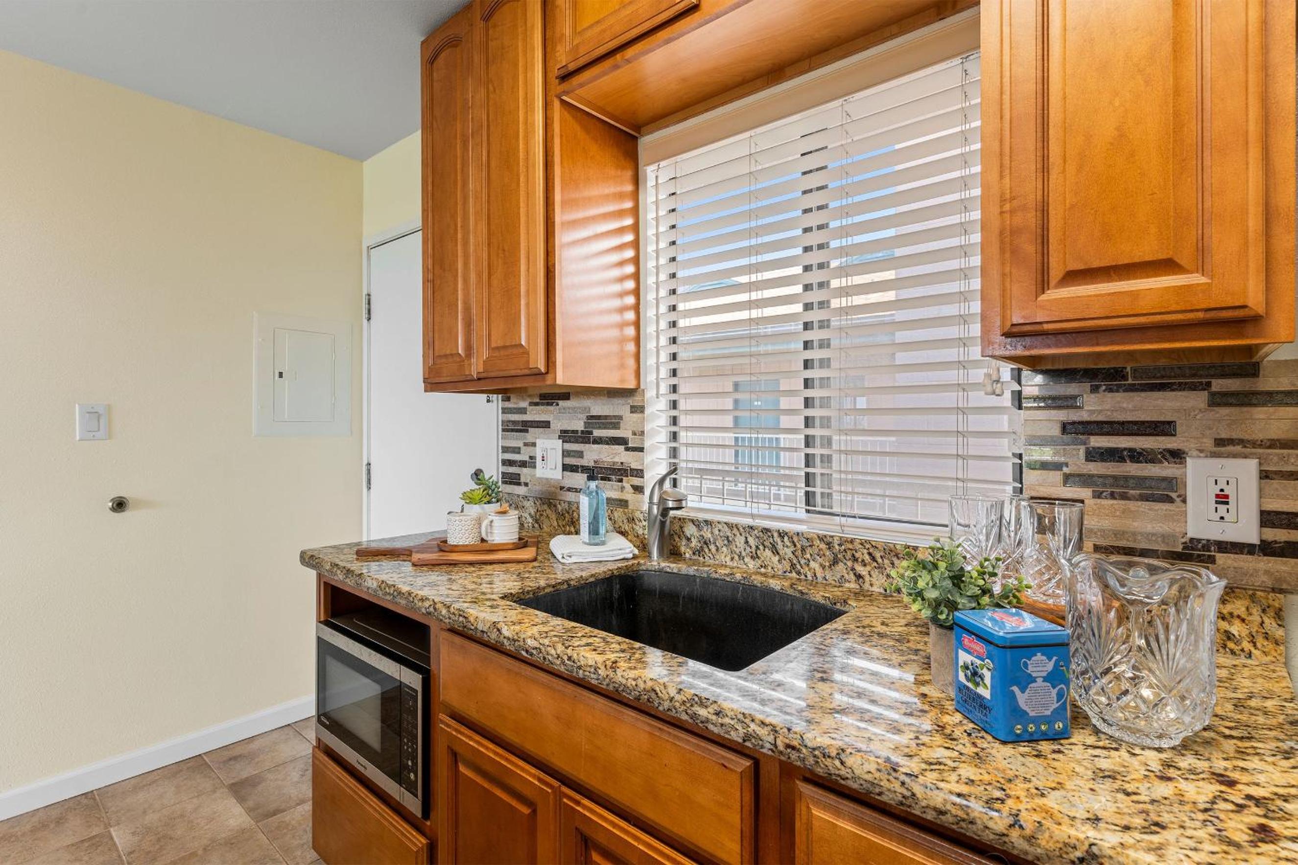 Pacific Shores B-409 - Beautifully Renovated Ocean View, 2 BD / 2 BA, Split AC!