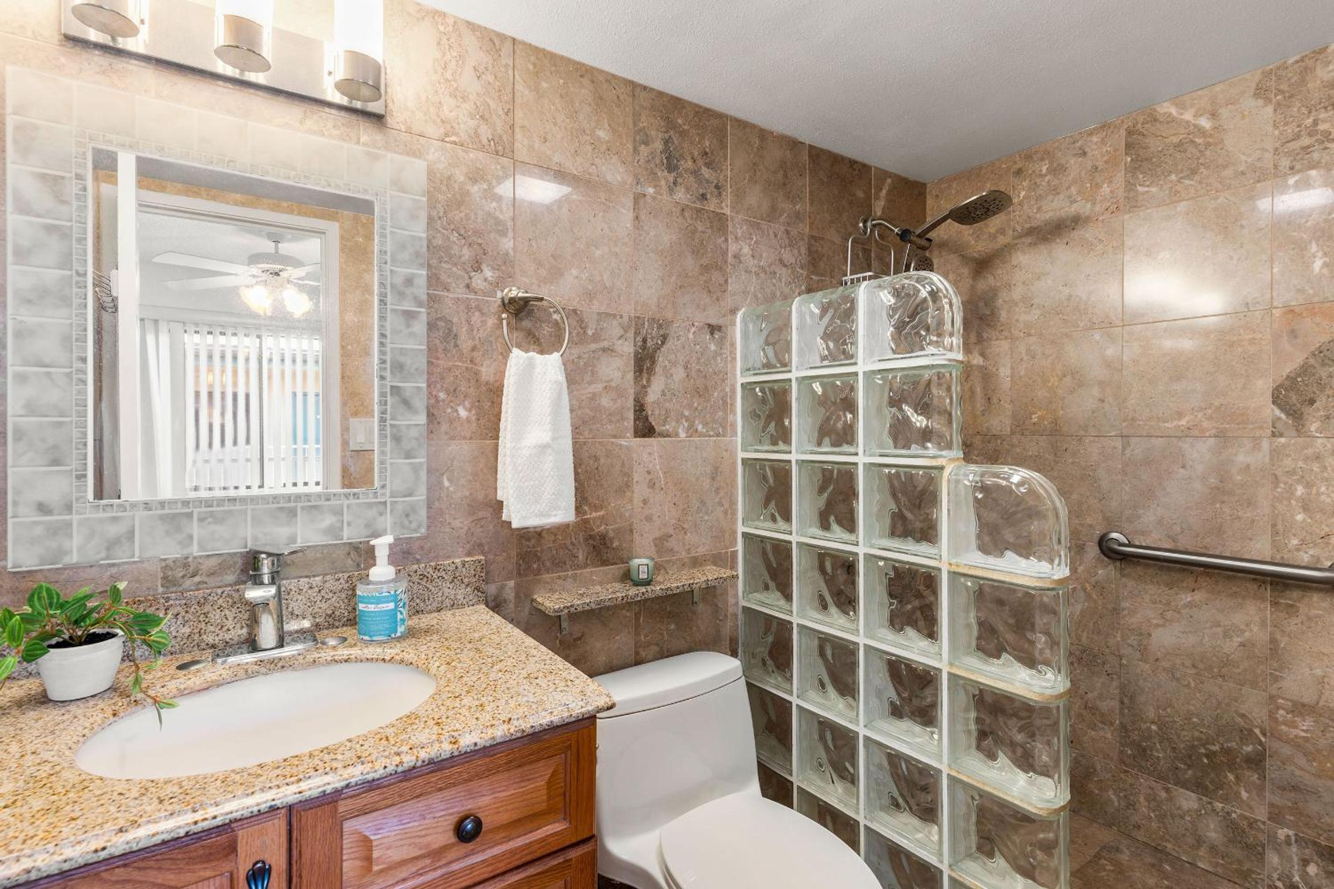Pacific Shores B-409 - Beautifully Renovated Ocean View, 2 BD / 2 BA, Split AC!