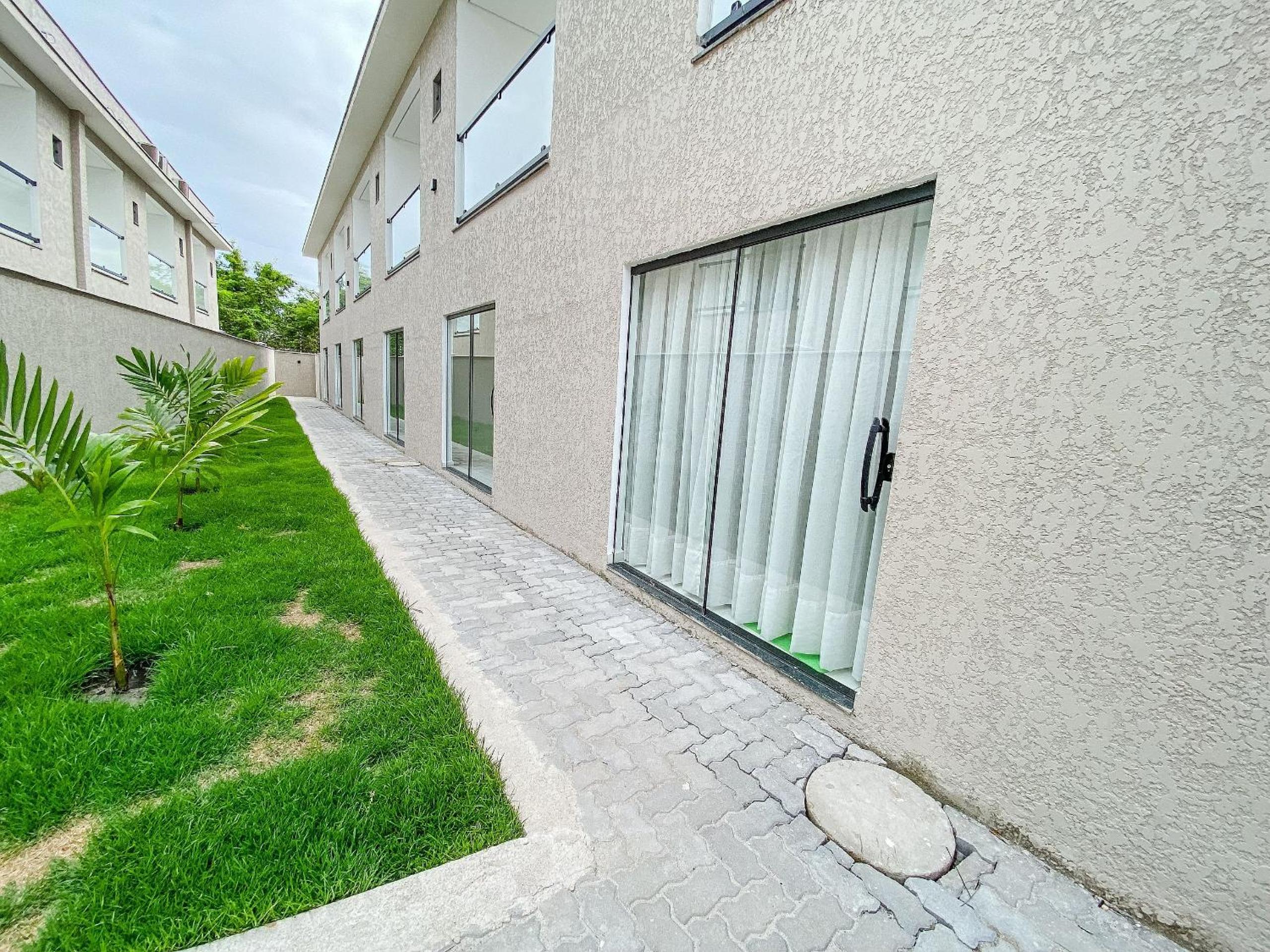 Casas Duplex todas com 3 suiítes ambas com ar condicionado, varanda, internet e churrasqueira privativa no Residencial Jardins de Taperpuã 2 codomínio a po