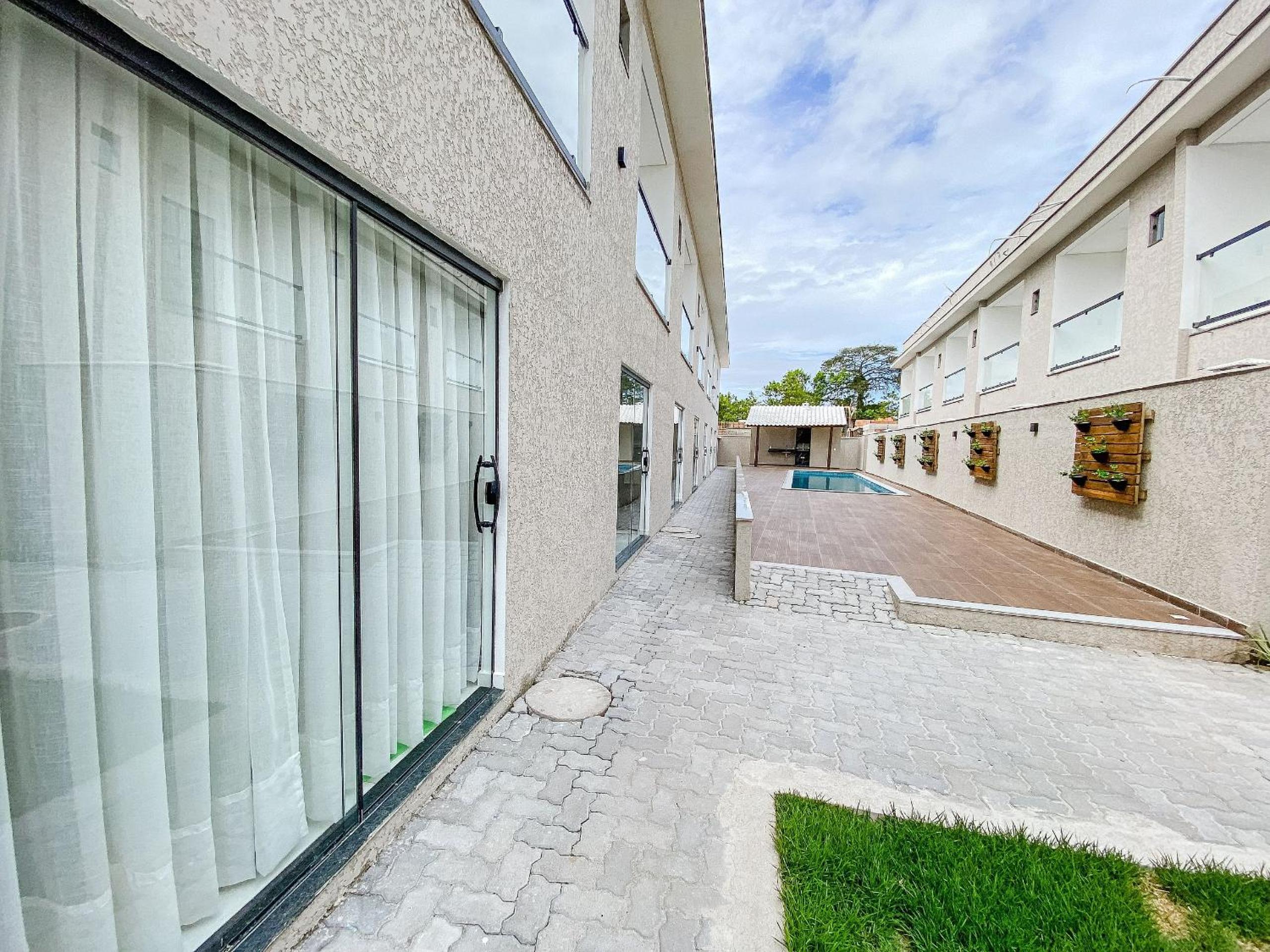 Casas Duplex todas com 3 suiítes ambas com ar condicionado, varanda, internet e churrasqueira privativa no Residencial Jardins de Taperpuã 2 codomínio a po
