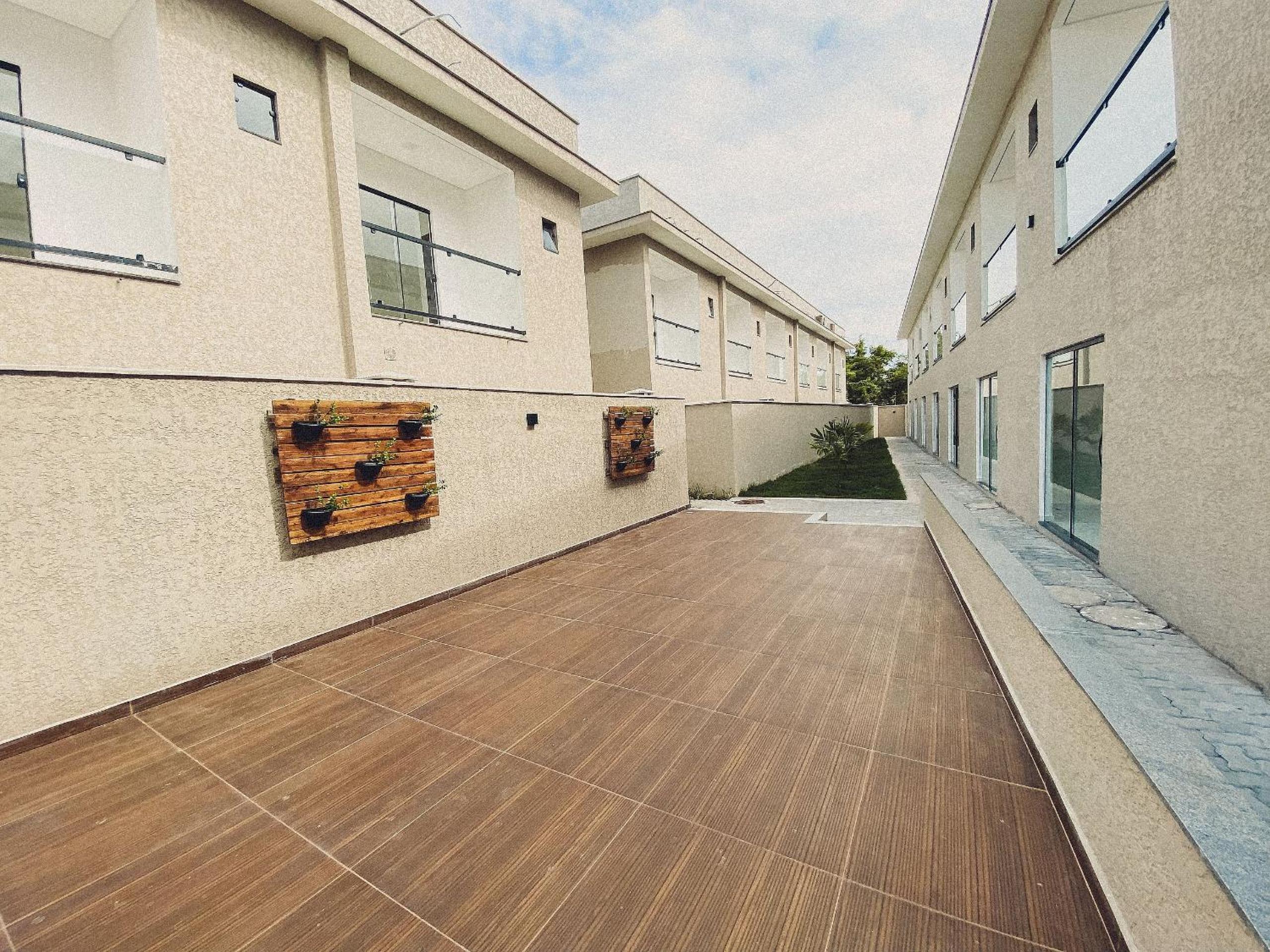 Casas Duplex todas com 3 suiítes ambas com ar condicionado, varanda, internet e churrasqueira privativa no Residencial Jardins de Taperpuã 2 codomínio a po