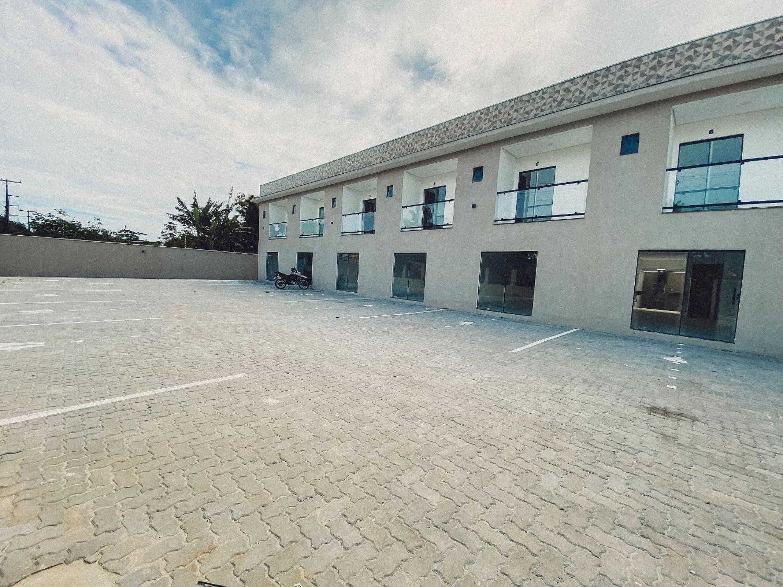Casas Duplex todas com 3 suiítes ambas com ar condicionado, varanda, internet e churrasqueira privativa no Residencial Jardins de Taperpuã 2 codomínio a po