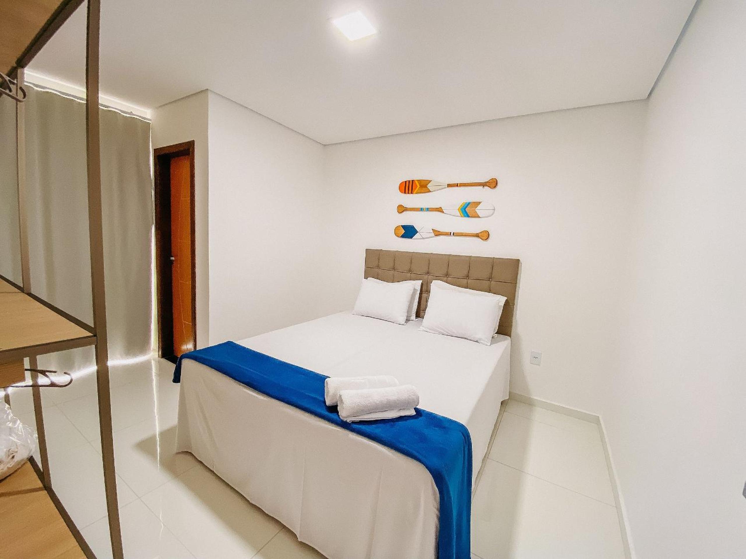 Casas Duplex todas com 3 suiítes ambas com ar condicionado, varanda, internet e churrasqueira privativa no Residencial Jardins de Taperpuã 2 codomínio a po