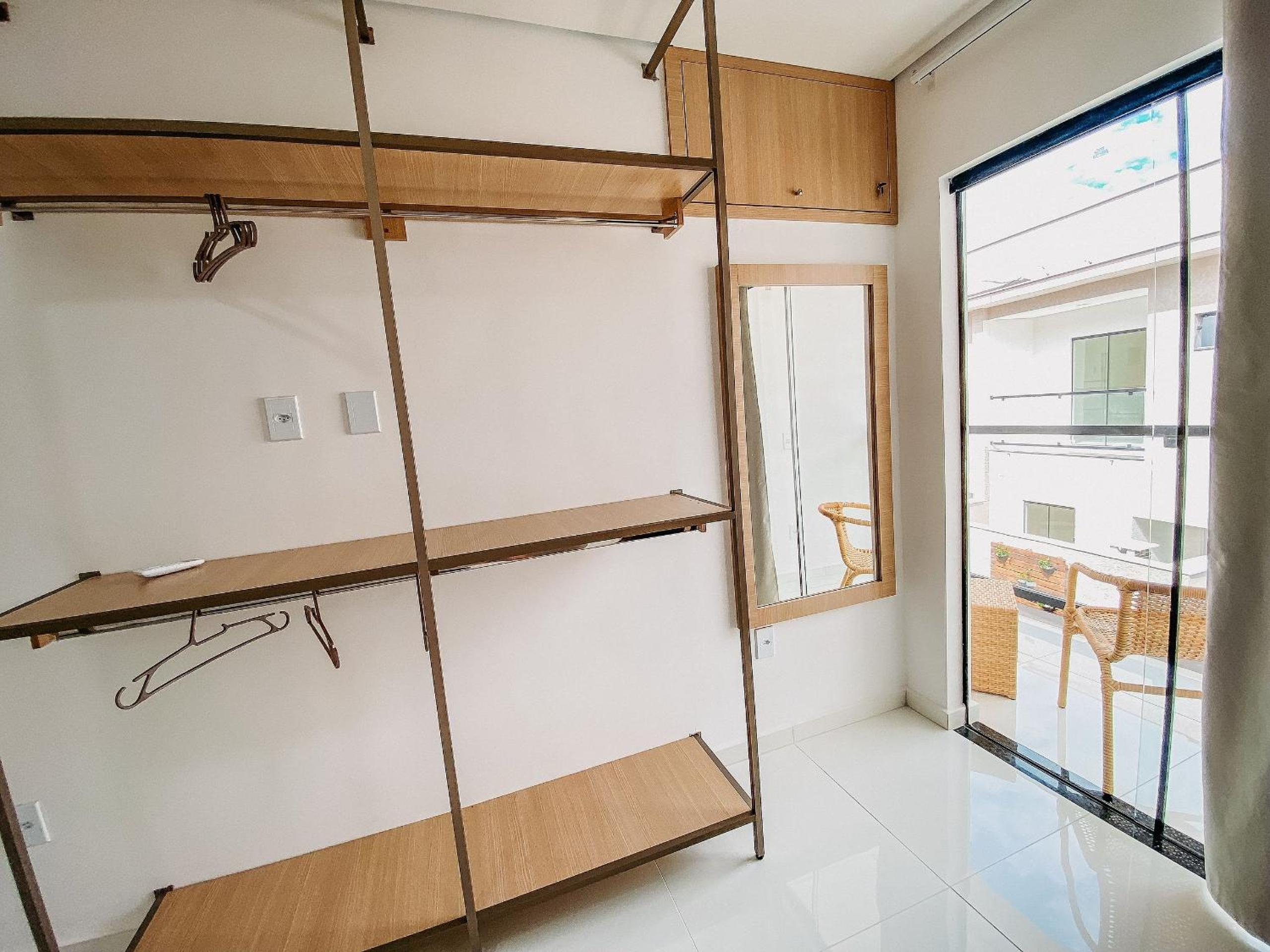 Casas Duplex todas com 3 suiítes ambas com ar condicionado, varanda, internet e churrasqueira privativa no Residencial Jardins de Taperpuã 2 codomínio a po