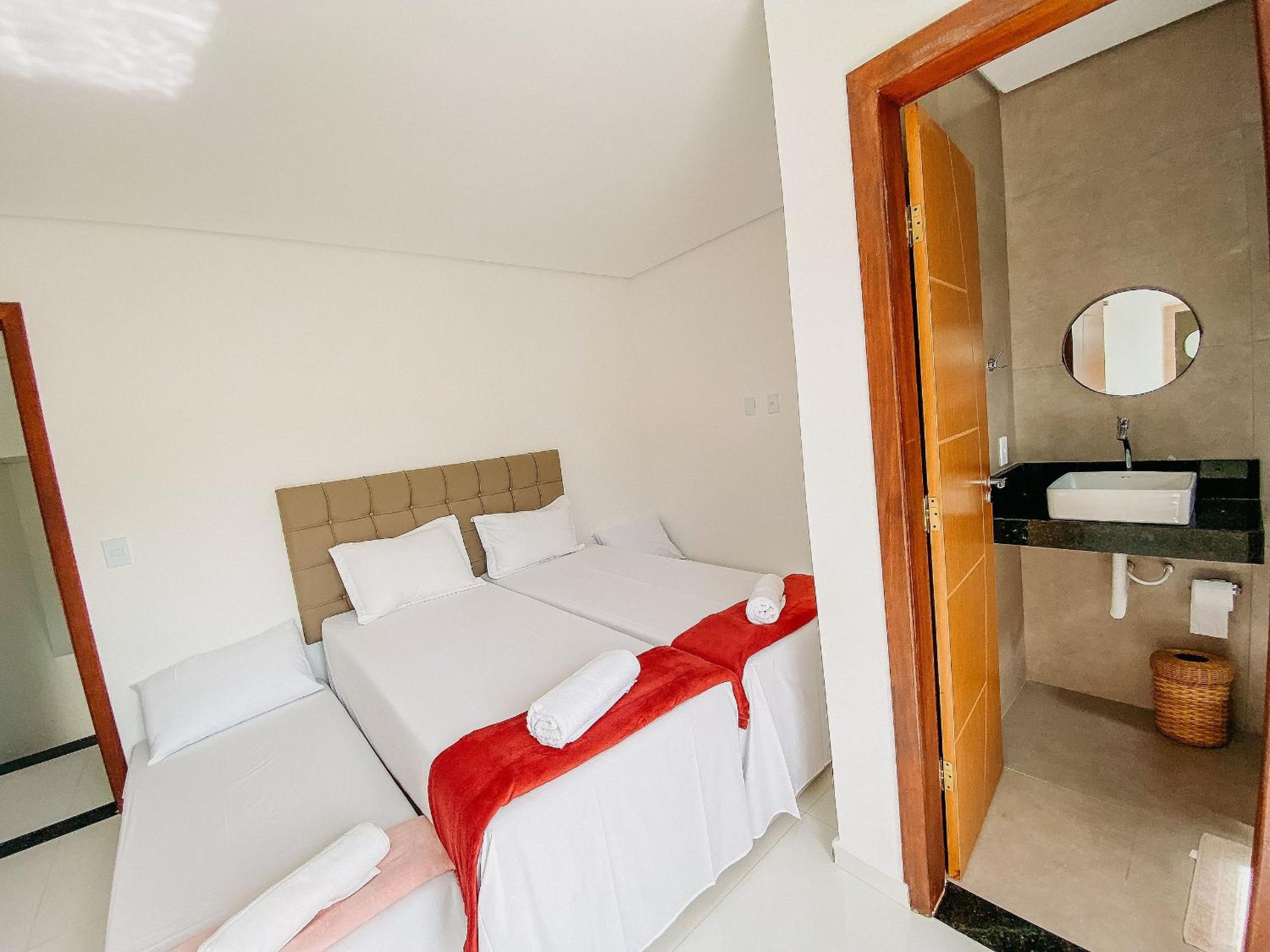 Casas Duplex todas com 3 suiítes ambas com ar condicionado, varanda, internet e churrasqueira privativa no Residencial Jardins de Taperpuã 2 codomínio a po