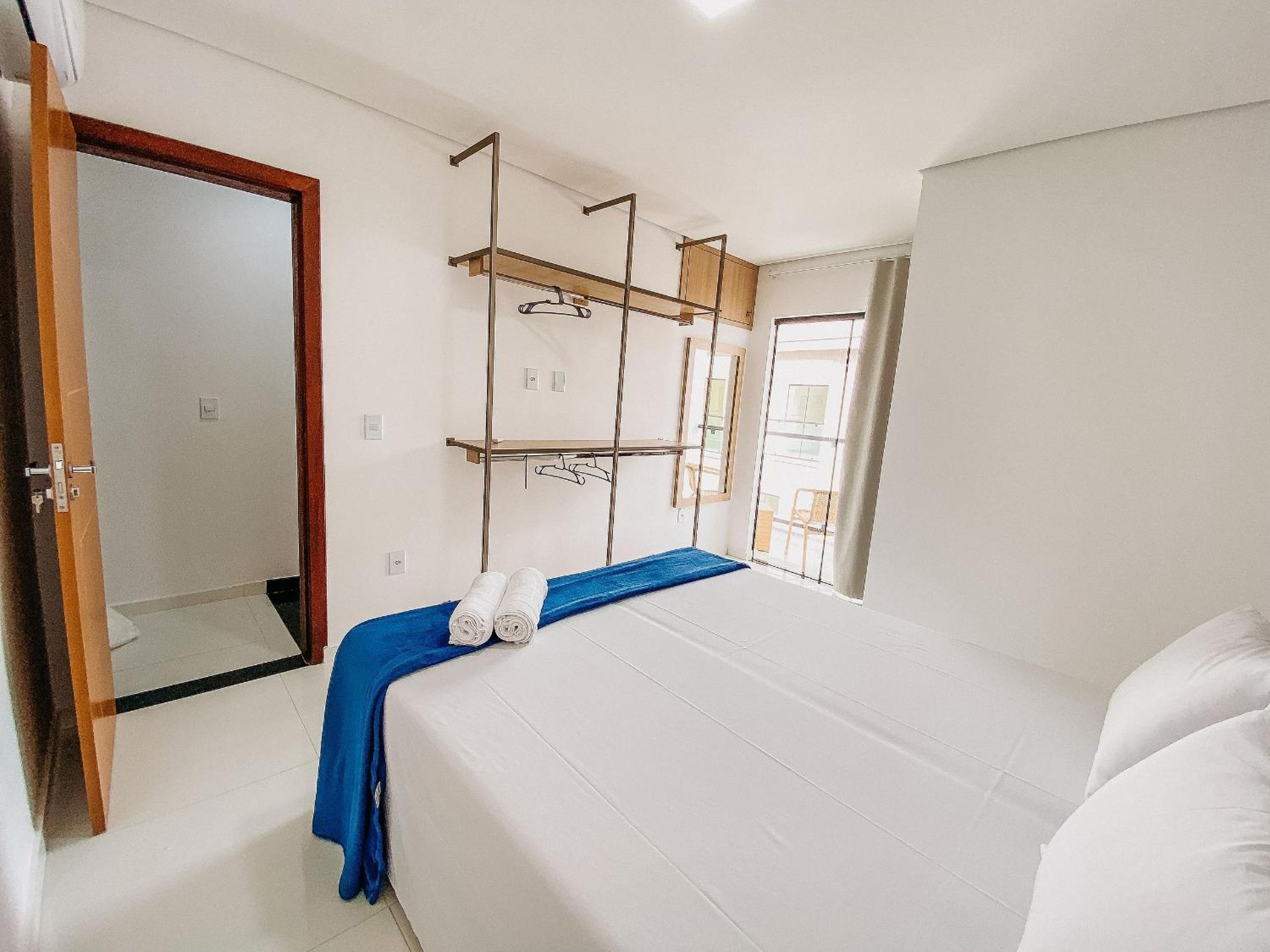 Casas Duplex todas com 3 suiítes ambas com ar condicionado, varanda, internet e churrasqueira privativa no Residencial Jardins de Taperpuã 2 codomínio a po