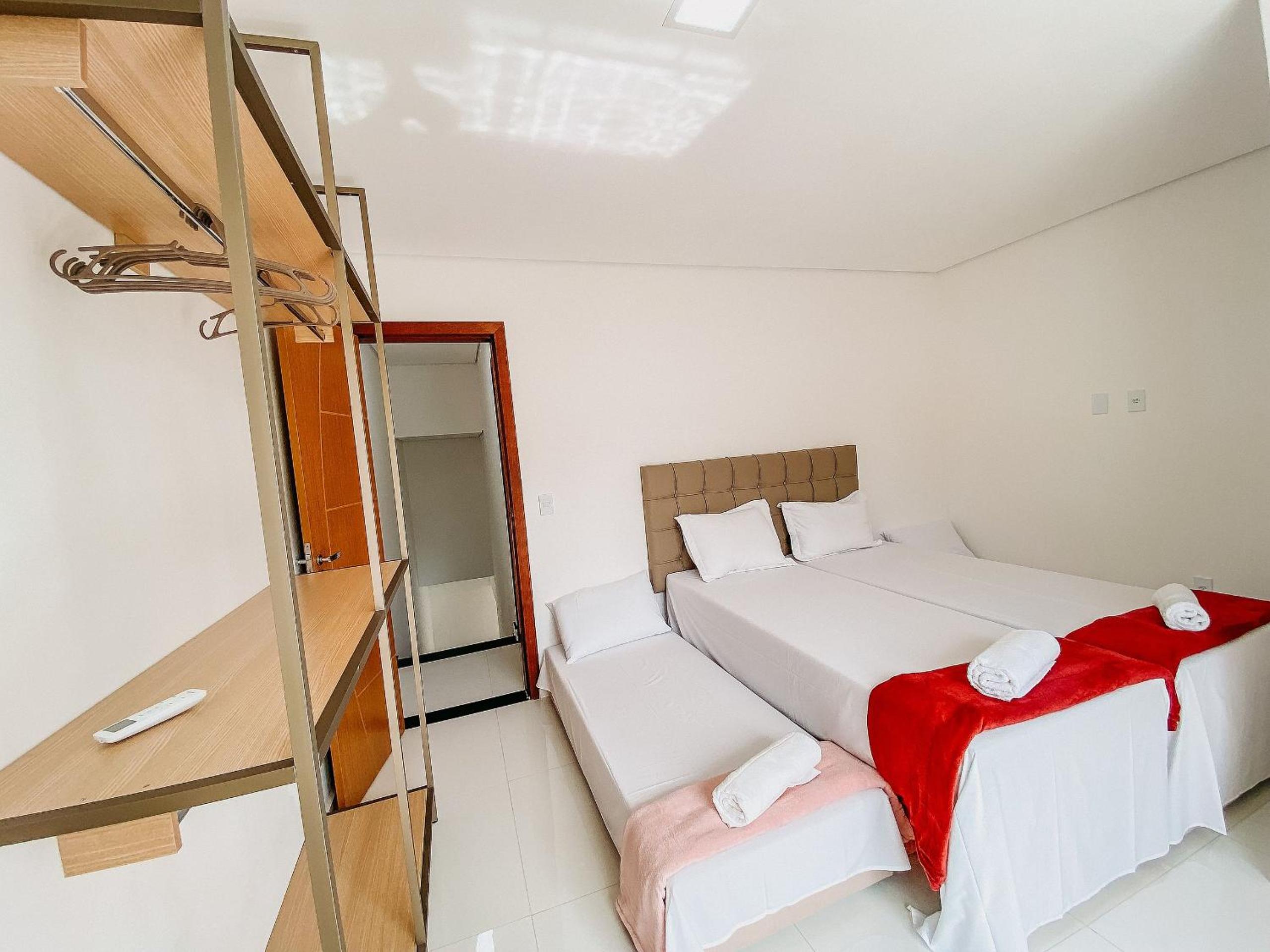Casas Duplex todas com 3 suiítes ambas com ar condicionado, varanda, internet e churrasqueira privativa no Residencial Jardins de Taperpuã 2 codomínio a po