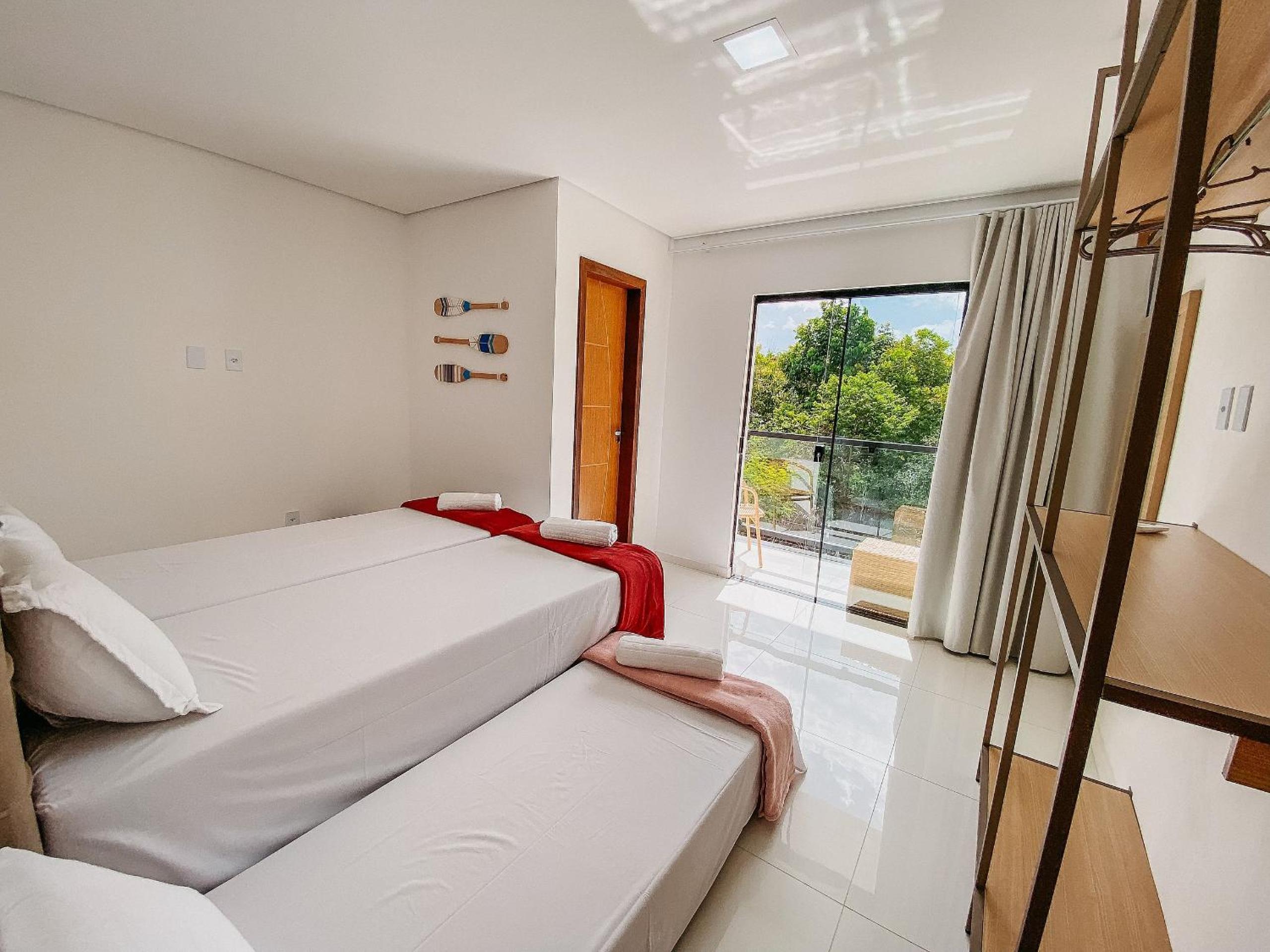 Casas Duplex todas com 3 suiítes ambas com ar condicionado, varanda, internet e churrasqueira privativa no Residencial Jardins de Taperpuã 2 codomínio a po