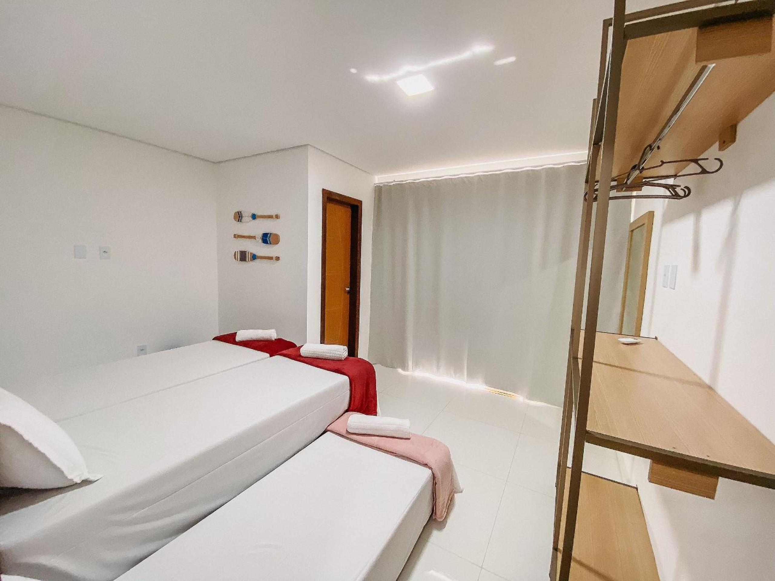 Casas Duplex todas com 3 suiítes ambas com ar condicionado, varanda, internet e churrasqueira privativa no Residencial Jardins de Taperpuã 2 codomínio a po