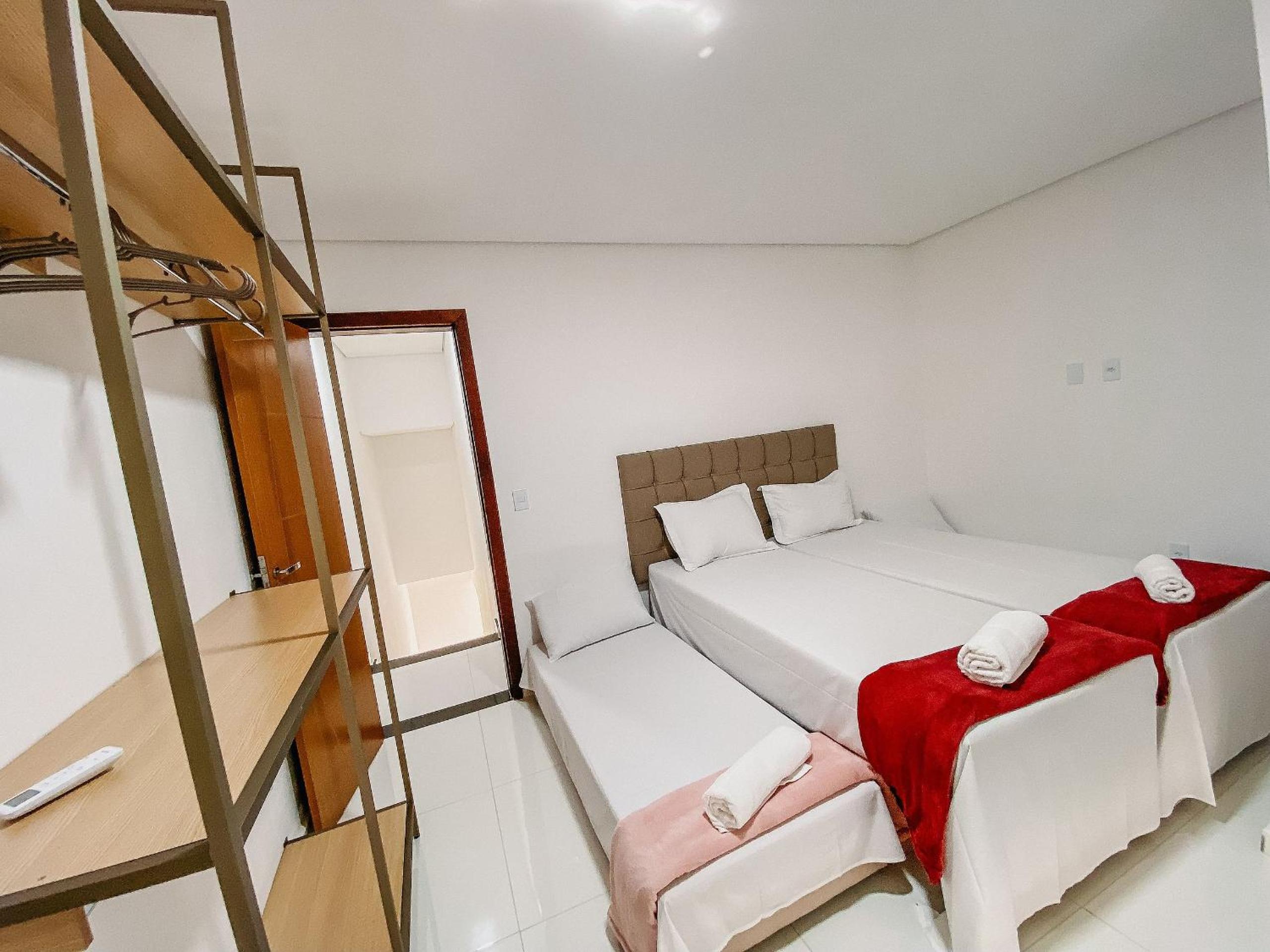 Casas Duplex todas com 3 suiítes ambas com ar condicionado, varanda, internet e churrasqueira privativa no Residencial Jardins de Taperpuã 2 codomínio a po