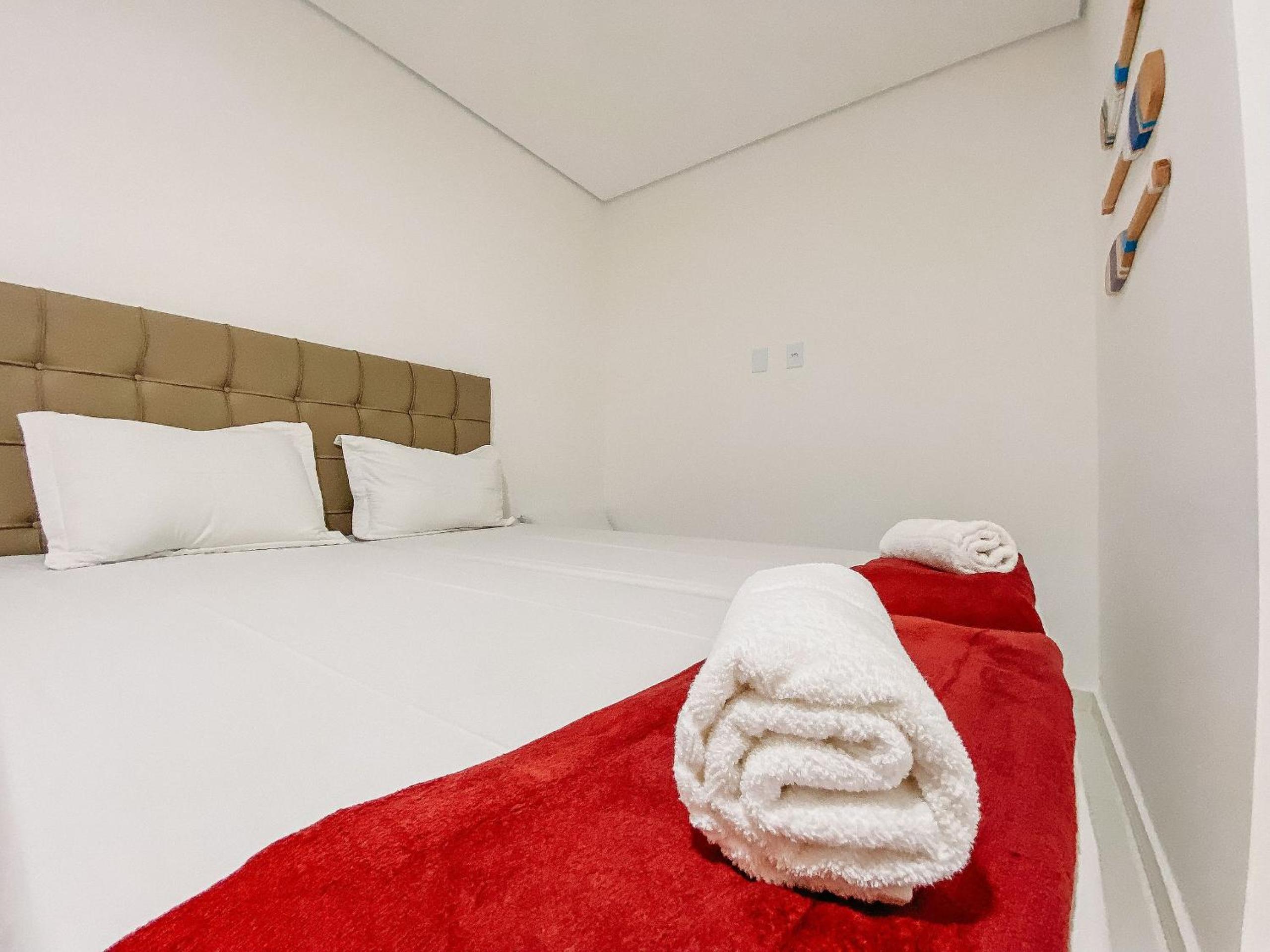 Casas Duplex todas com 3 suiítes ambas com ar condicionado, varanda, internet e churrasqueira privativa no Residencial Jardins de Taperpuã 2 codomínio a po