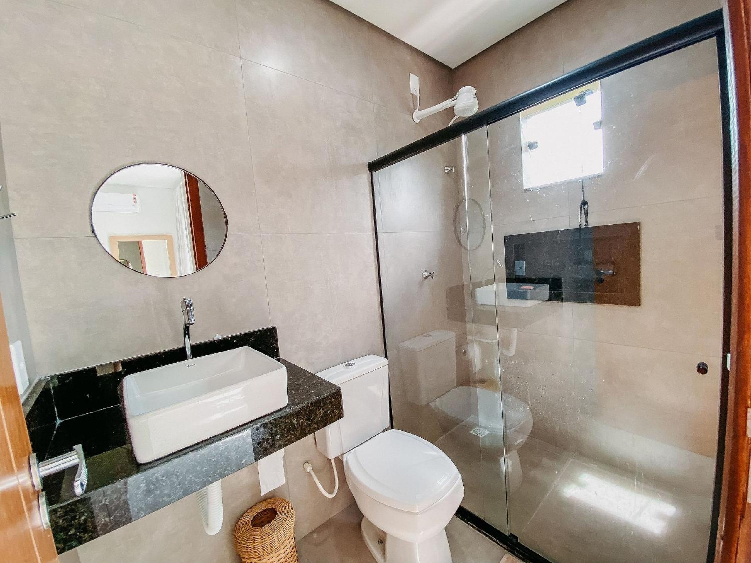 Casas Duplex todas com 3 suiítes ambas com ar condicionado, varanda, internet e churrasqueira privativa no Residencial Jardins de Taperpuã 2 codomínio a po