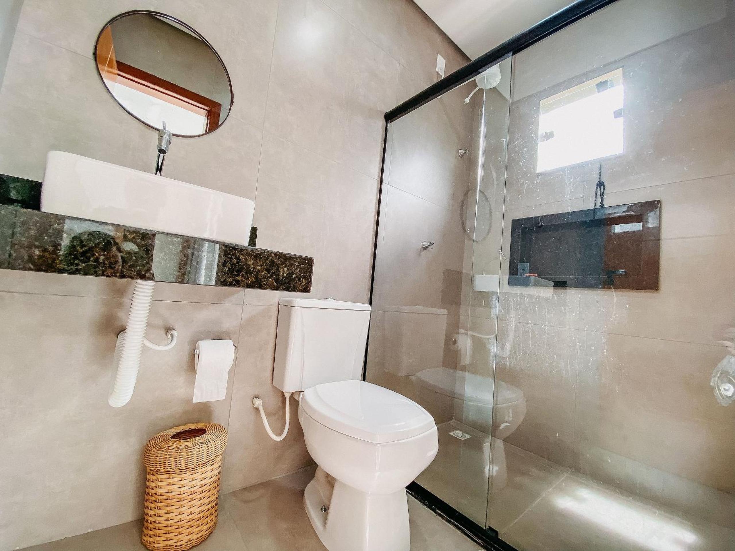 Casas Duplex todas com 3 suiítes ambas com ar condicionado, varanda, internet e churrasqueira privativa no Residencial Jardins de Taperpuã 2 codomínio a po