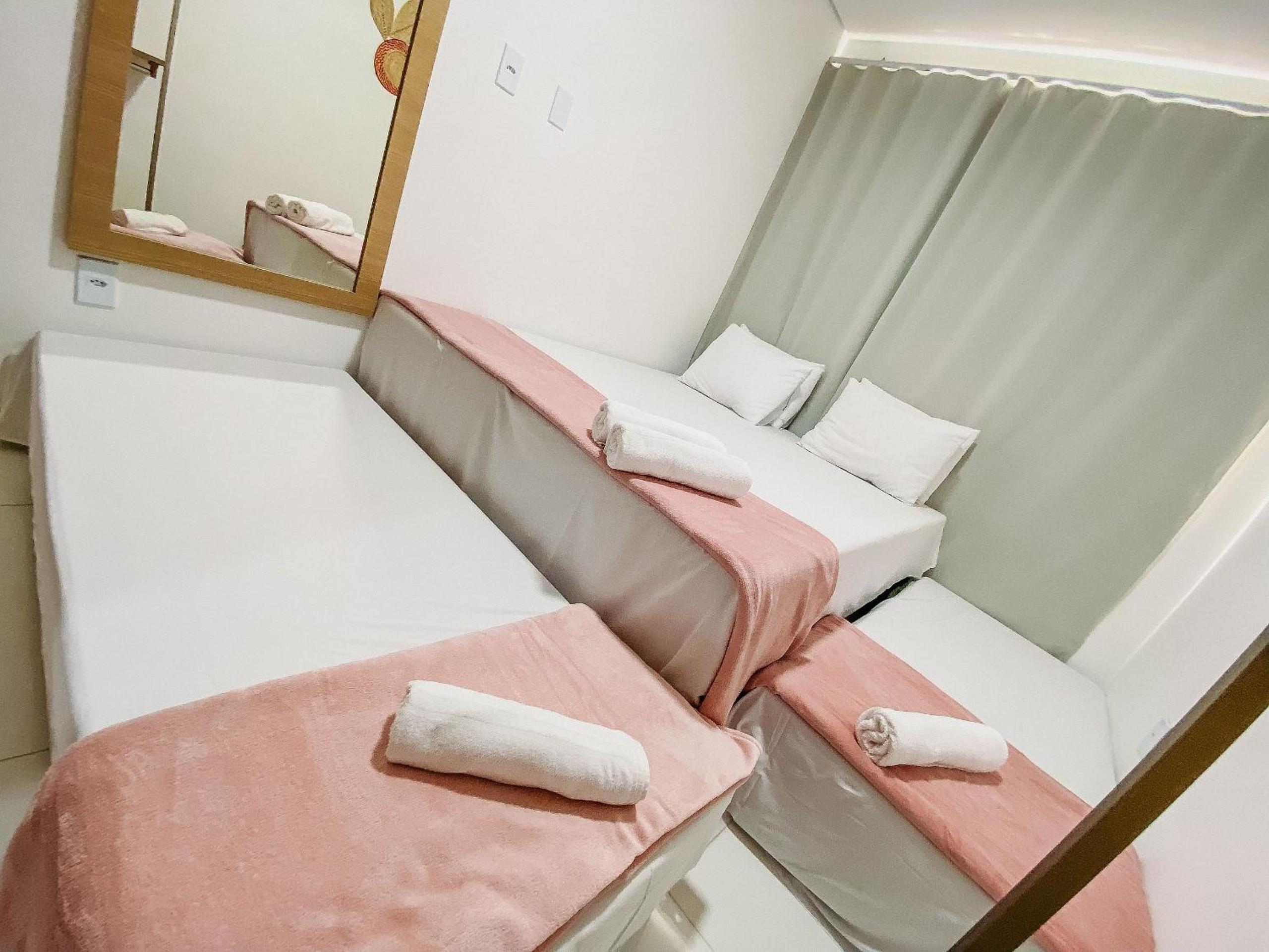 Casas Duplex todas com 3 suiítes ambas com ar condicionado, varanda, internet e churrasqueira privativa no Residencial Jardins de Taperpuã 2 codomínio a po