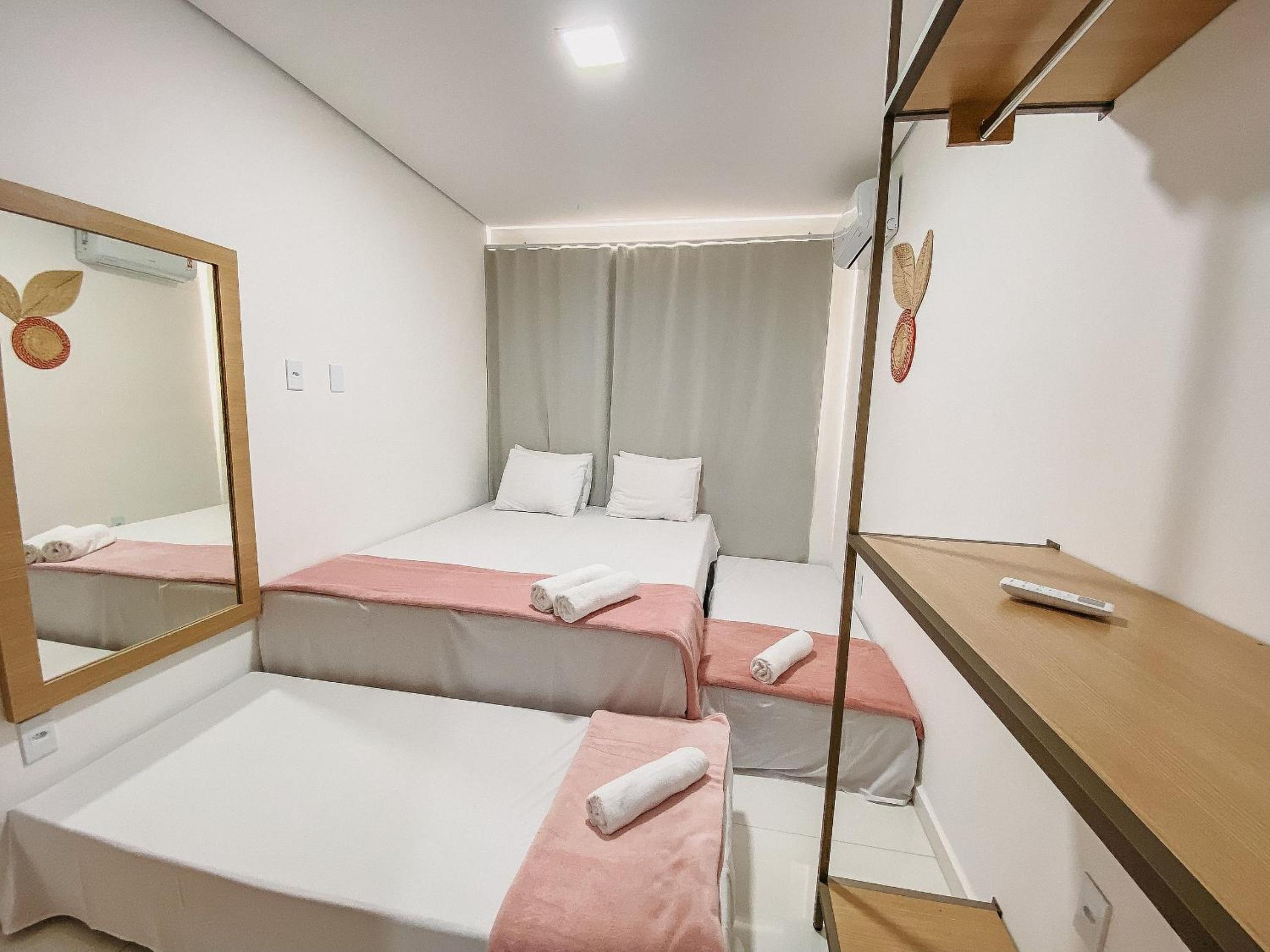 Casas Duplex todas com 3 suiítes ambas com ar condicionado, varanda, internet e churrasqueira privativa no Residencial Jardins de Taperpuã 2 codomínio a po
