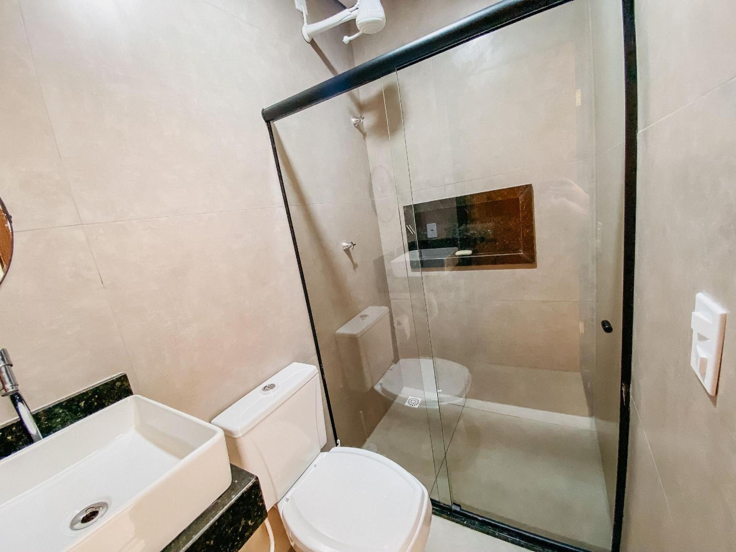Casas Duplex todas com 3 suiítes ambas com ar condicionado, varanda, internet e churrasqueira privativa no Residencial Jardins de Taperpuã 2 codomínio a po