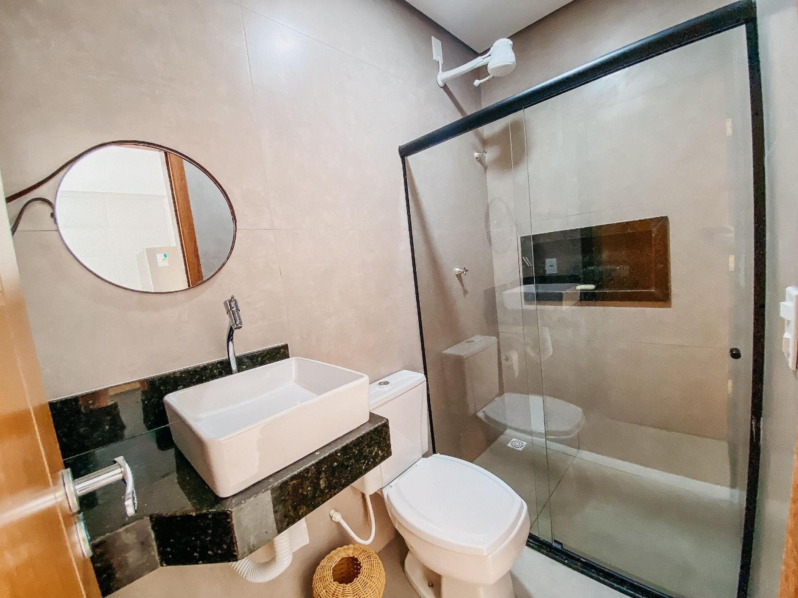 Casas Duplex todas com 3 suiítes ambas com ar condicionado, varanda, internet e churrasqueira privativa no Residencial Jardins de Taperpuã 2 codomínio a po