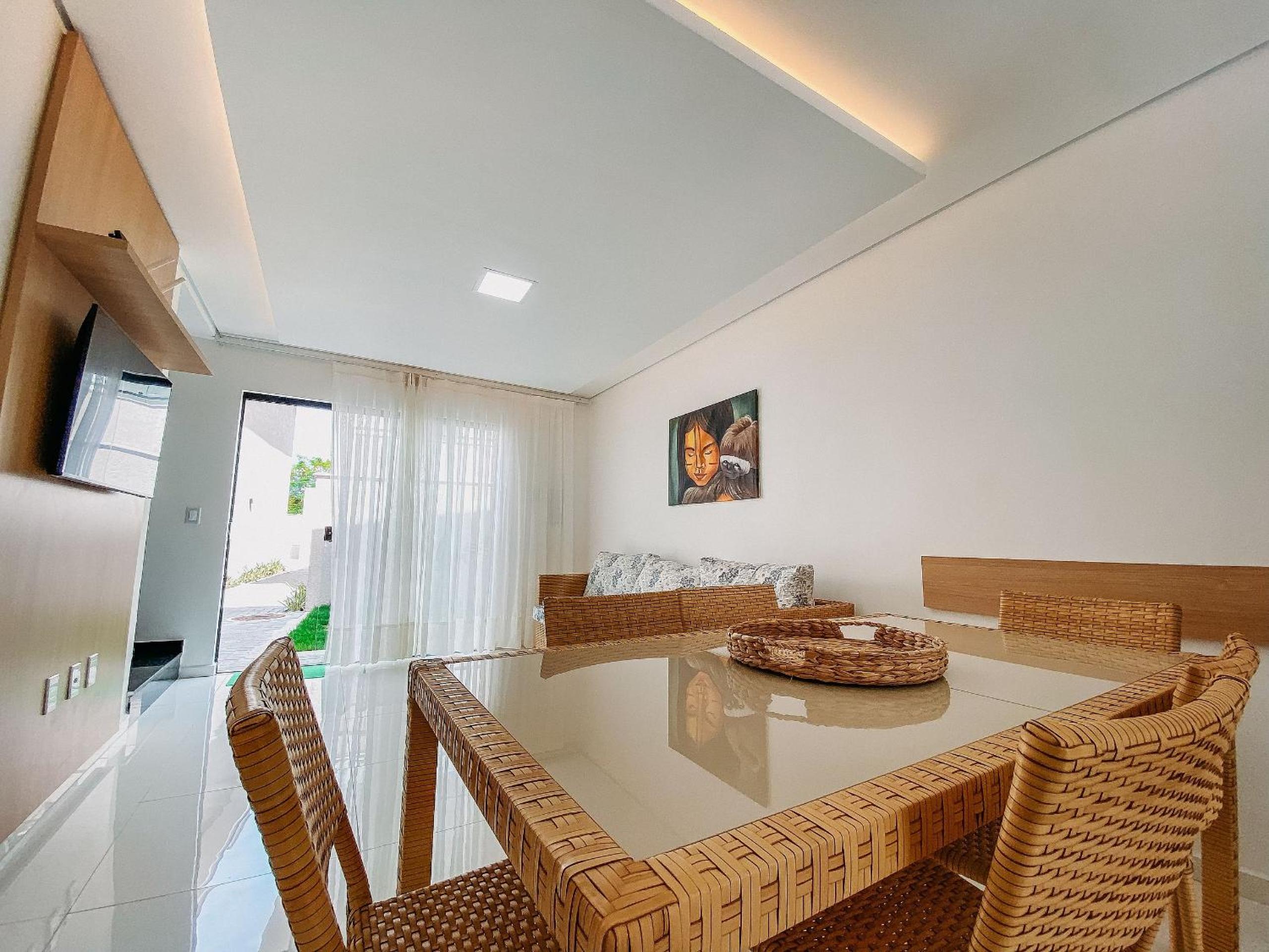 Casas Duplex todas com 3 suiítes ambas com ar condicionado, varanda, internet e churrasqueira privativa no Residencial Jardins de Taperpuã 2 codomínio a po