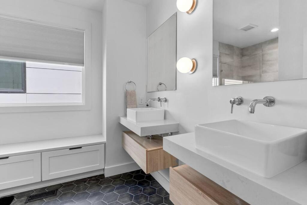 King - 4br Downtown Raleigh -Skyline views view 4