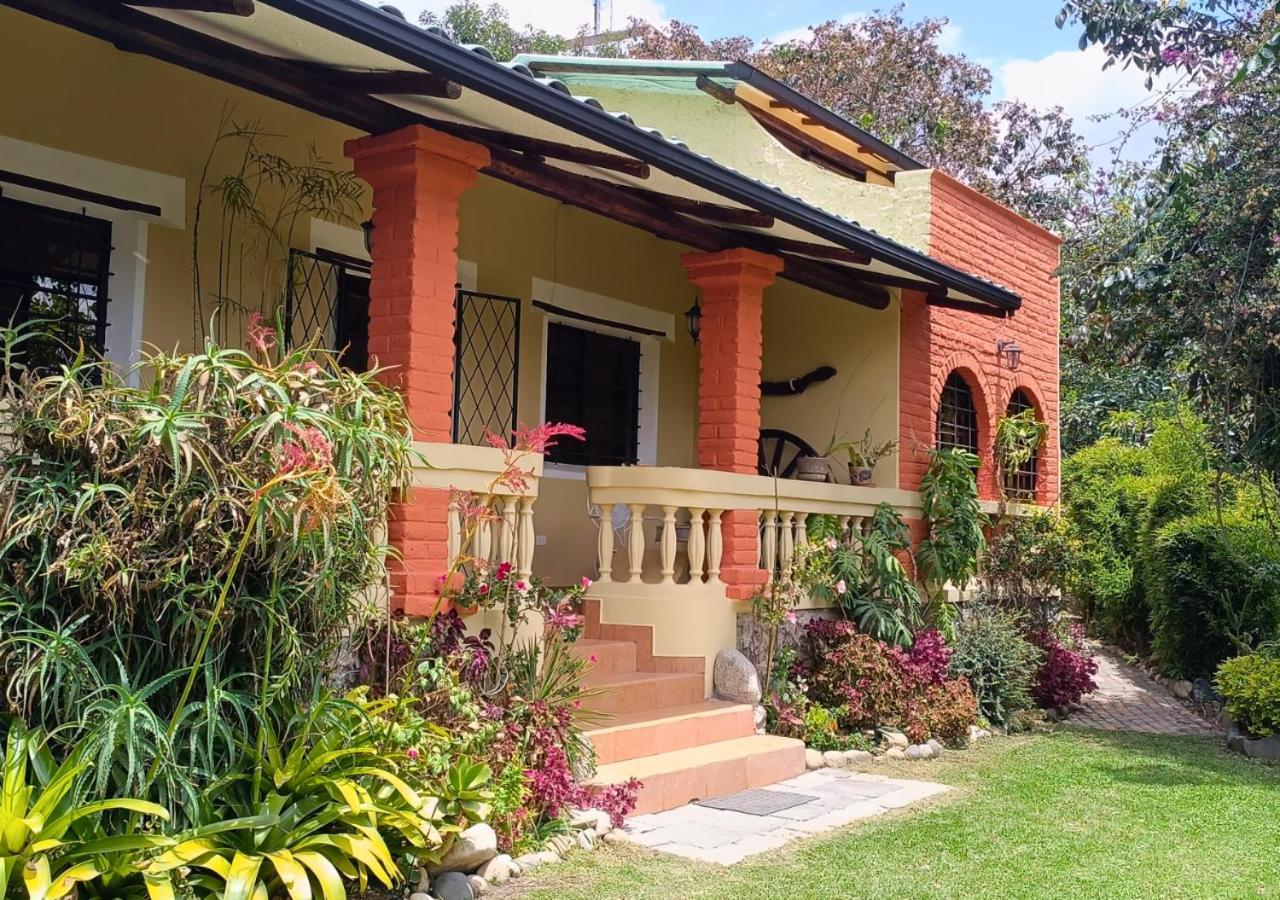 Oasis acogedor en Quito terrazas jardines huerto BBQ wifi estanque