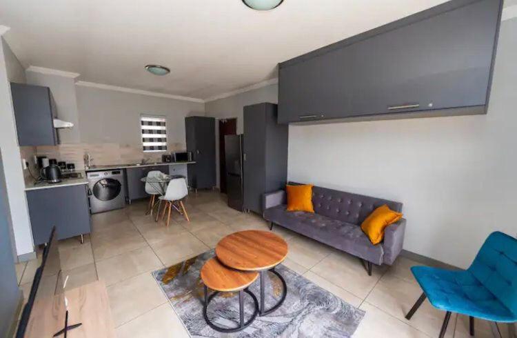 Cozy apartment with free wifi and free parking view 4