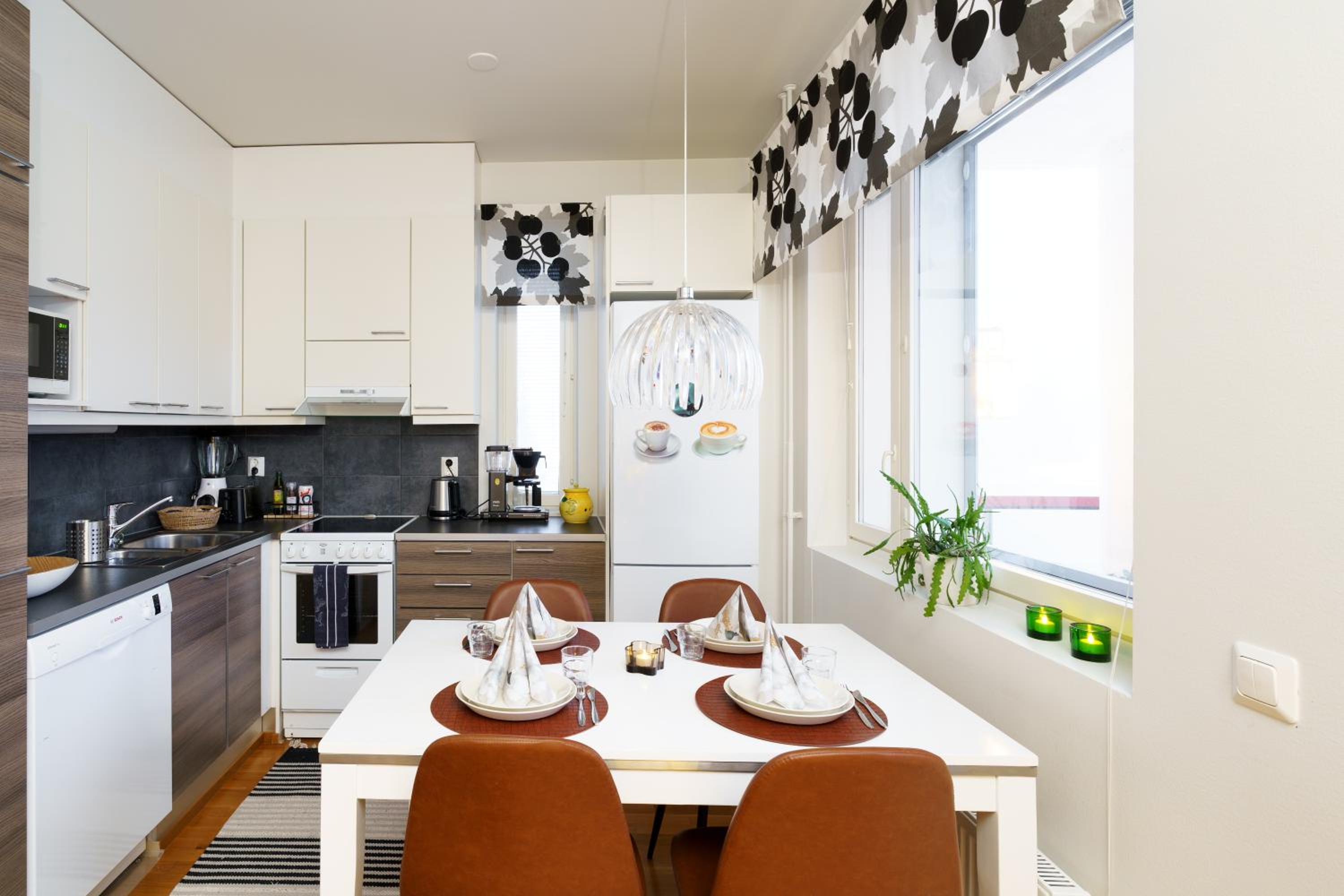 Adorable Arctic Apartments - Private Sauna & Free Parking