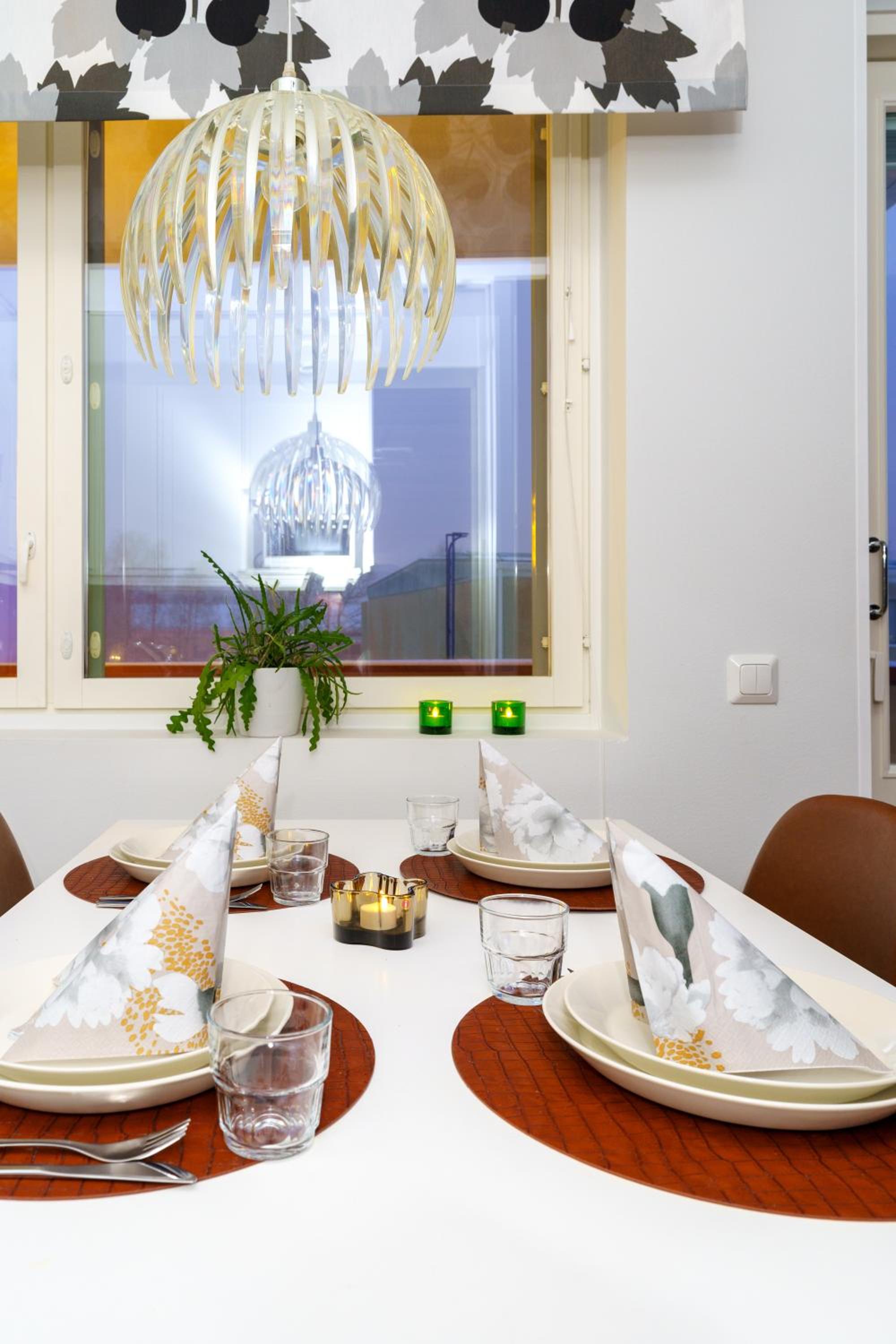 Adorable Arctic Apartments - Private Sauna & Free Parking