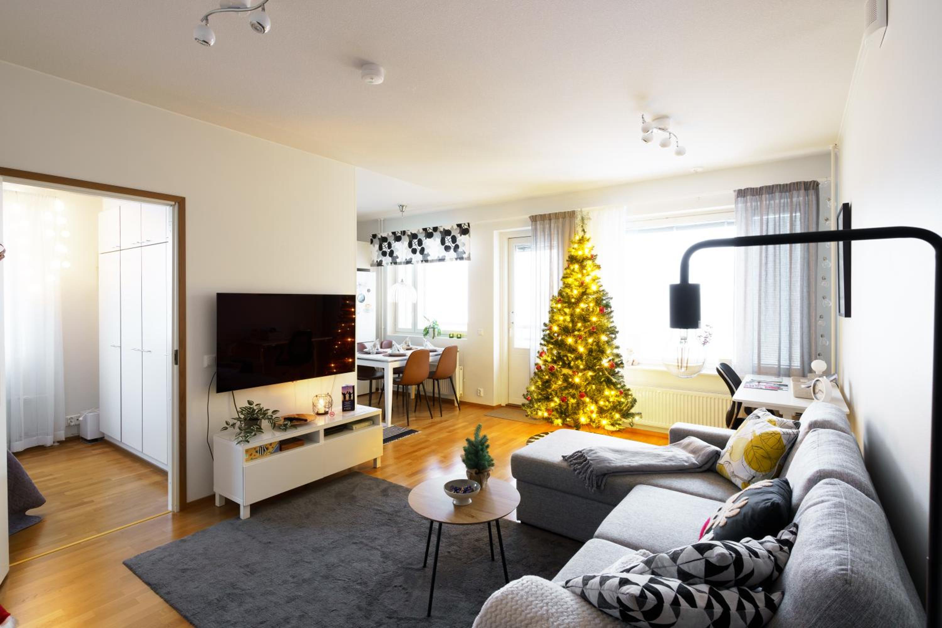 Adorable Arctic Apartments - Private Sauna & Free Parking