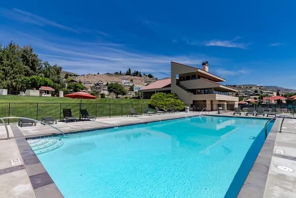 Lake Chelan Shores Condos