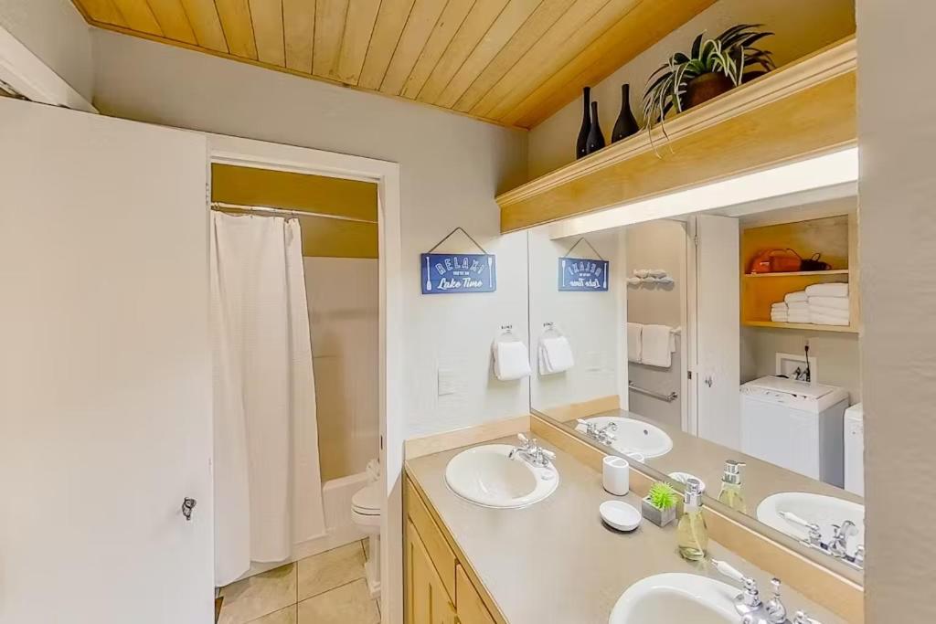 Lake Chelan Shores Condos