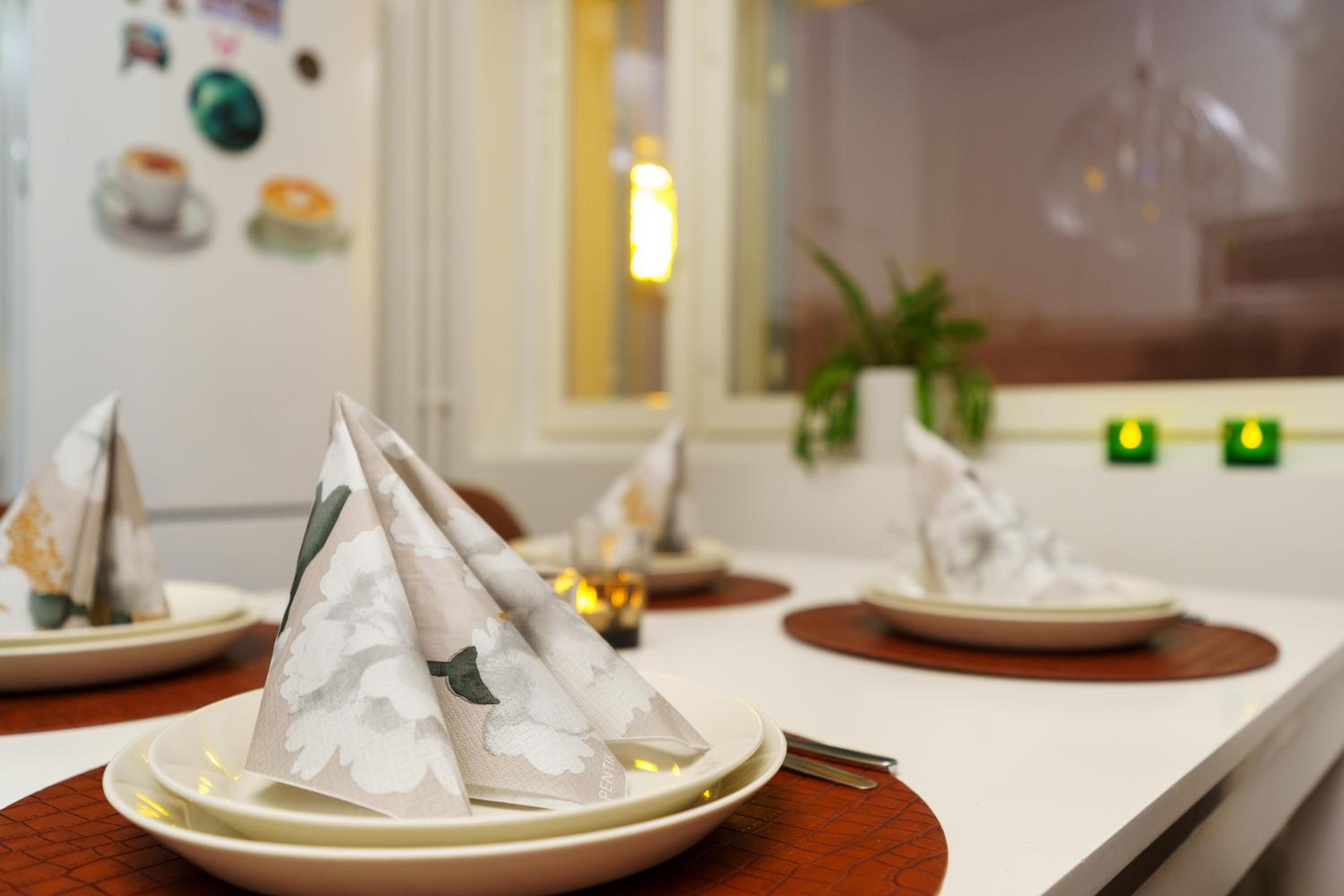 Adorable Arctic Apartments - Private Sauna & Free Parking