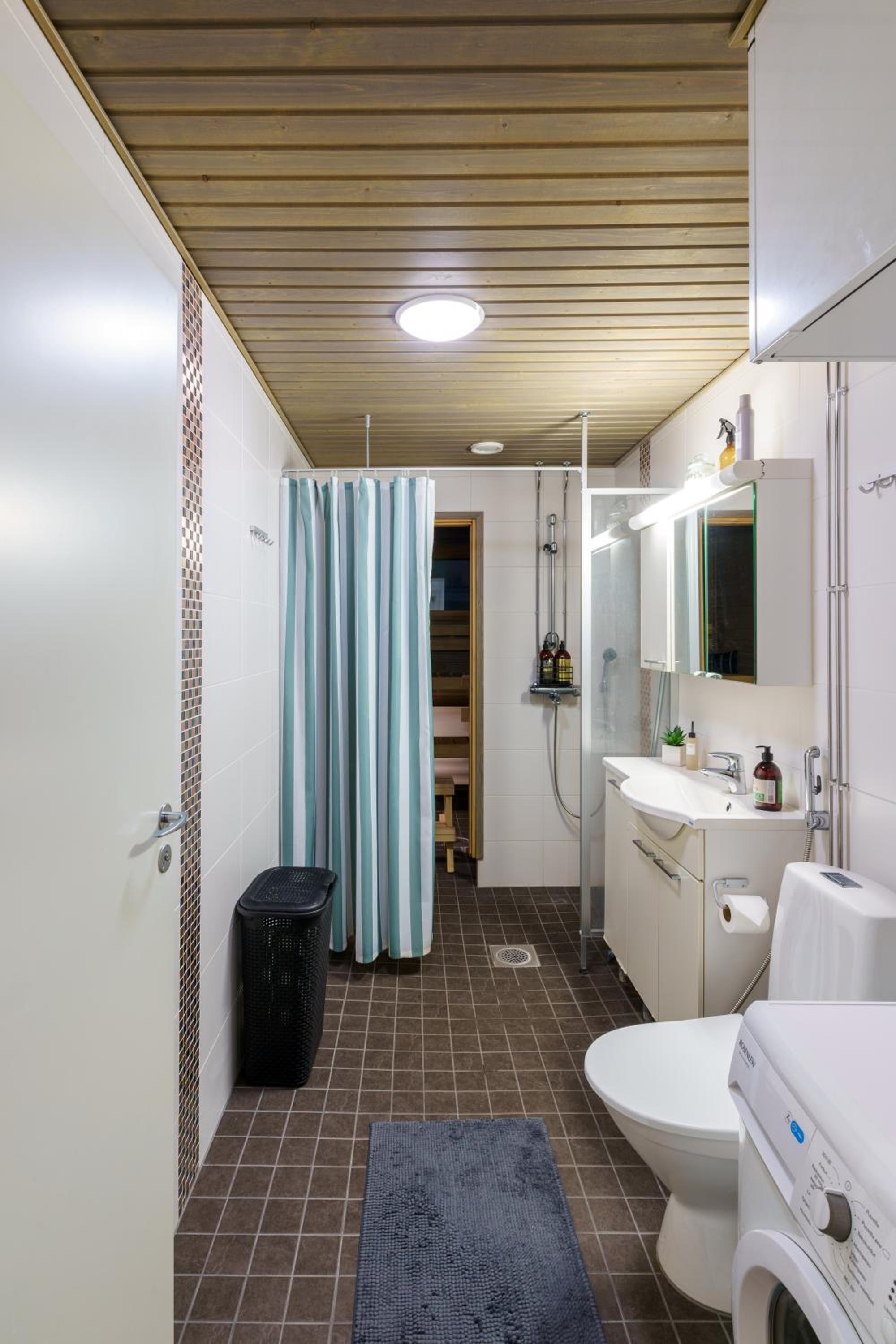 Adorable Arctic Apartments - Private Sauna & Free Parking
