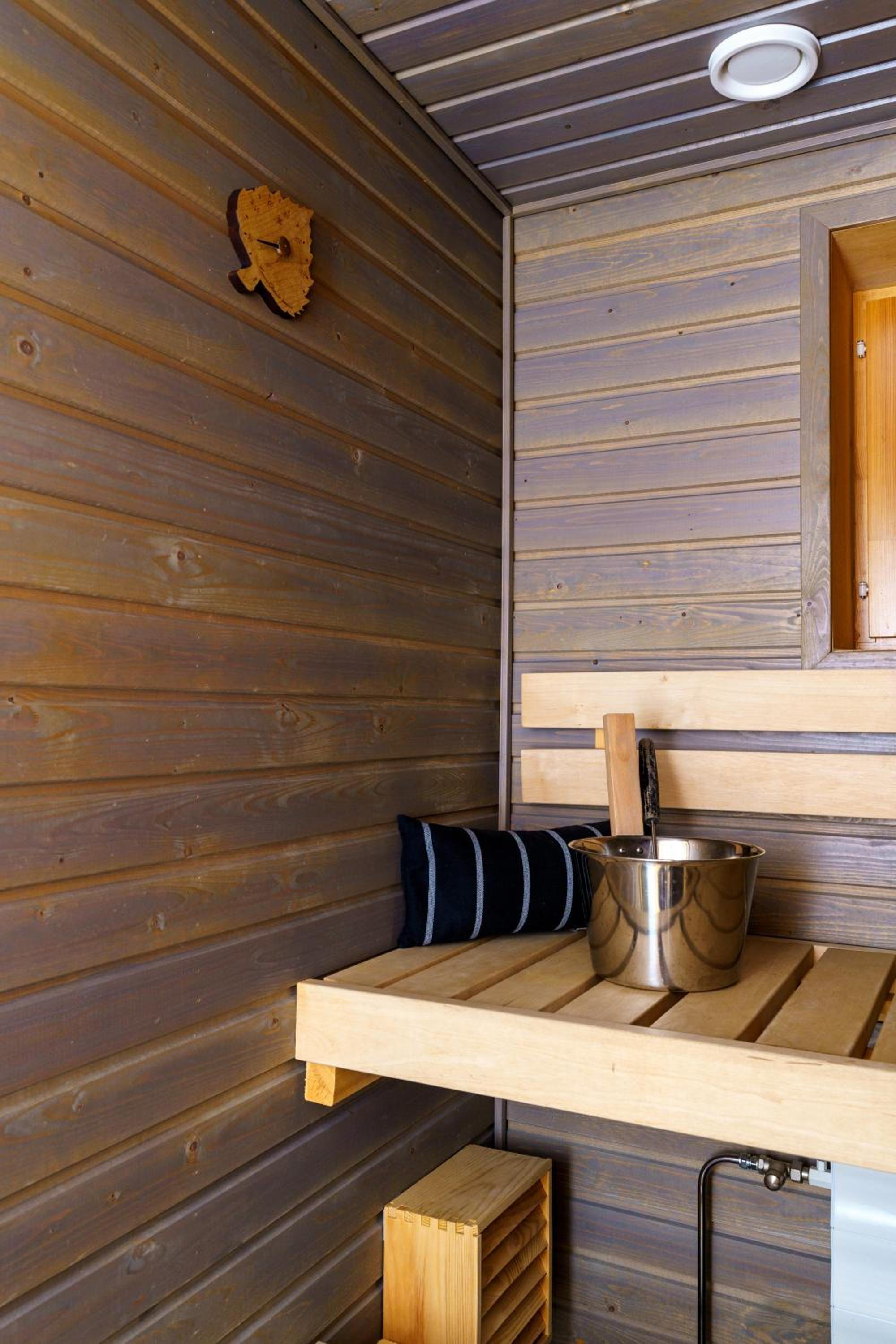 Adorable Arctic Apartments - Private Sauna & Free Parking