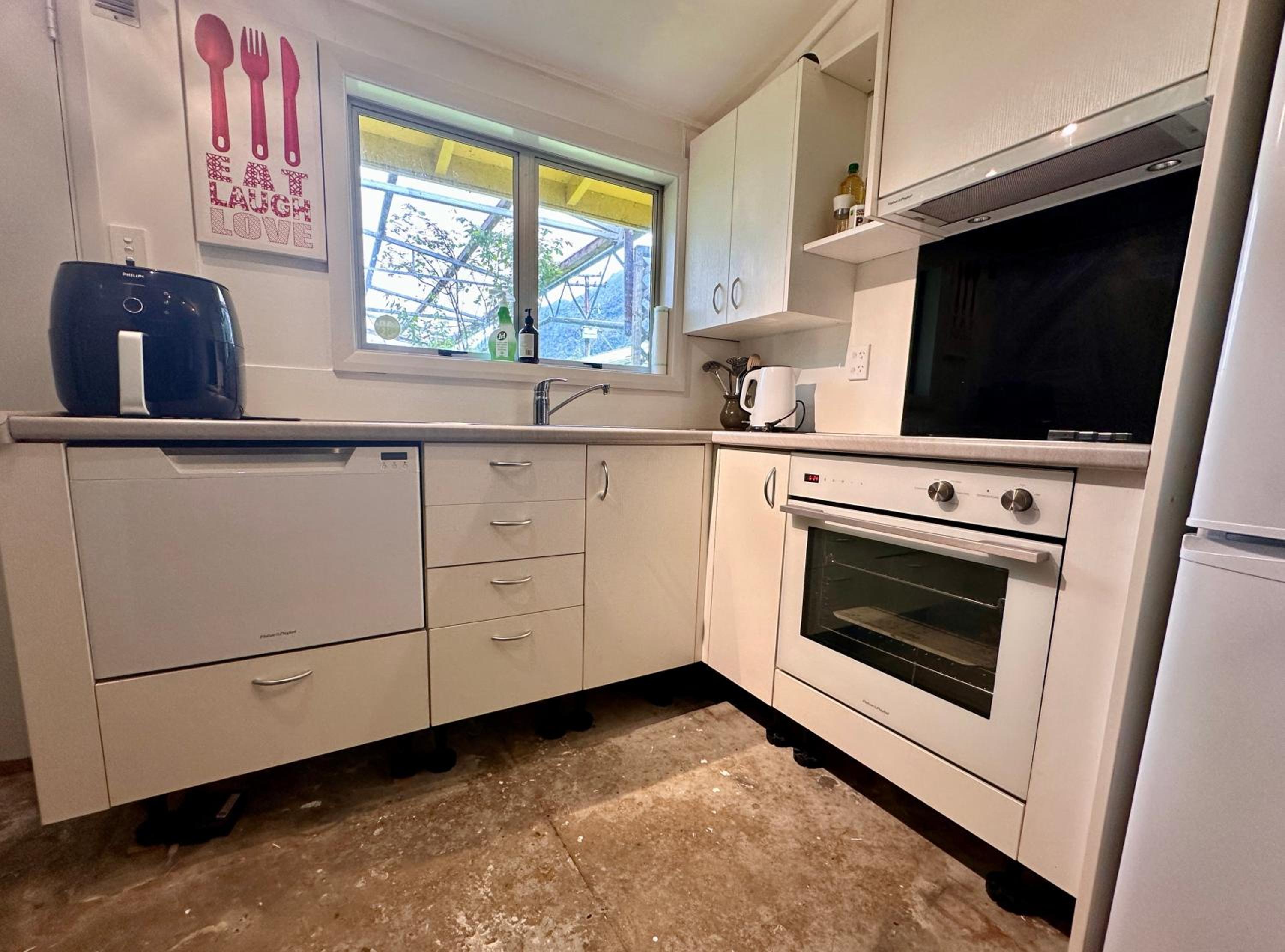 Alpine House with Stunning Mountain Views, 1 Bedroom, Sleeps 6, Near Road & Rail Loft & Bunks view 2