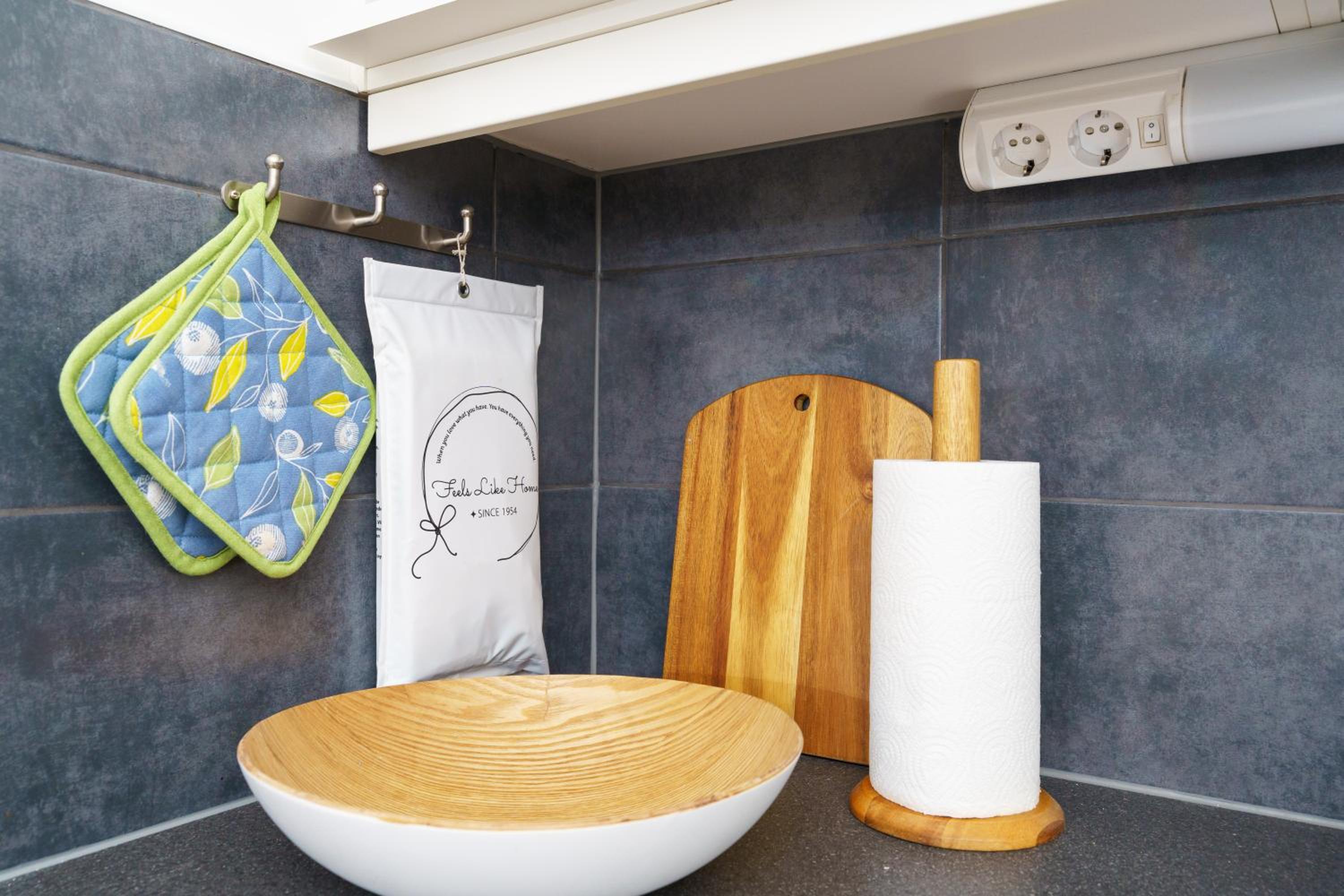 Adorable Arctic Apartments - Private Sauna & Free Parking