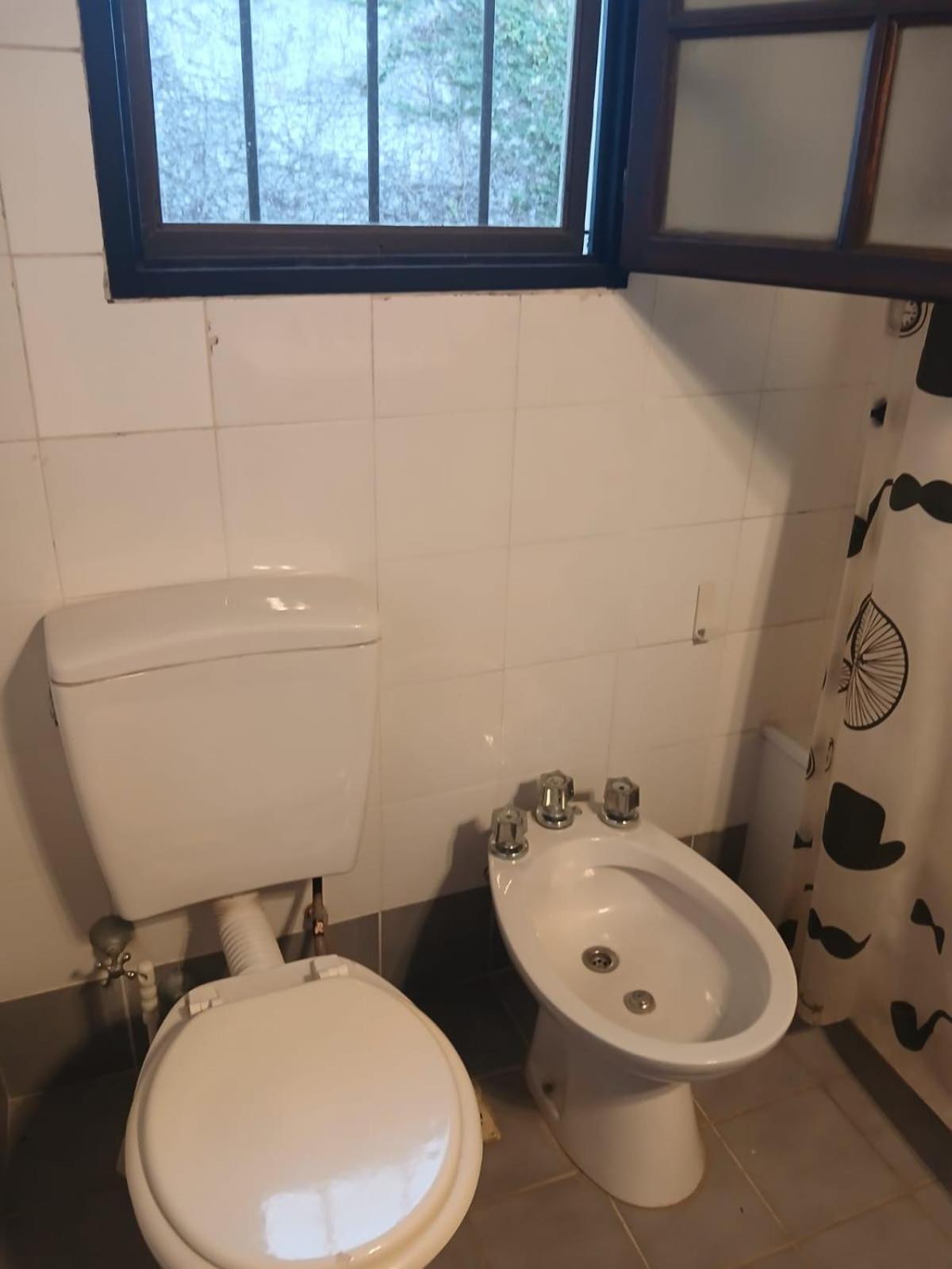 Cómoda habitación con baño completo en Bajo de San Isidro