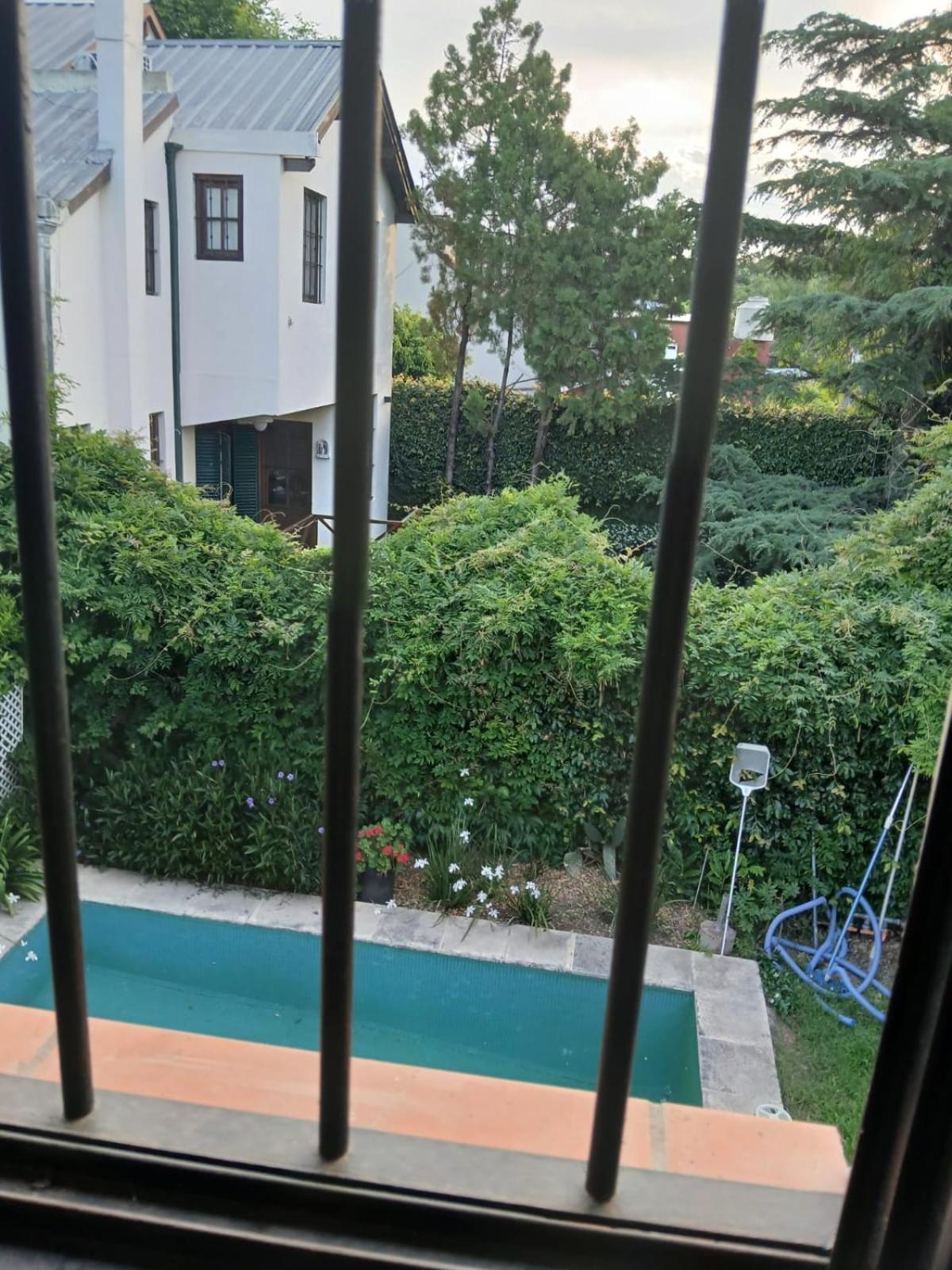 Cómoda habitación con baño completo en Bajo de San Isidro